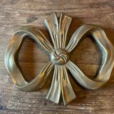 Brass knot table mat