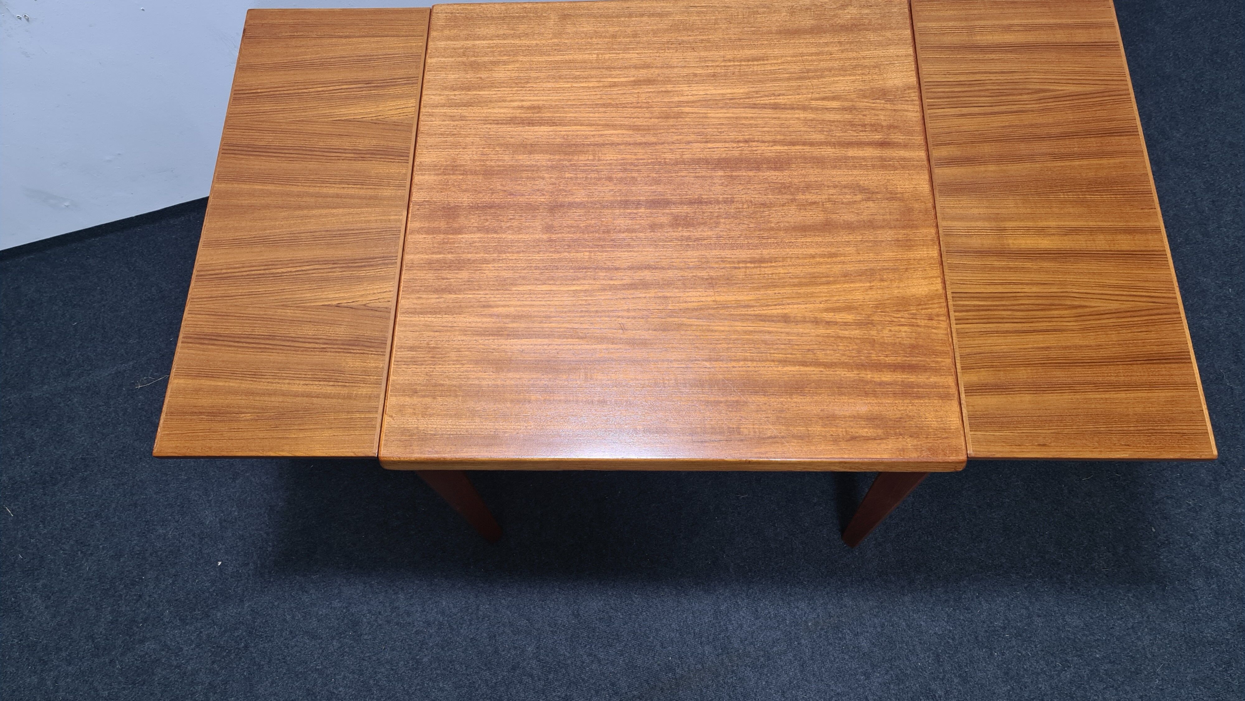 Teak Danish design dinning table by Henning Kjaernulf