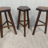 3 tabourets de bar tripode brutaliste en orme massif