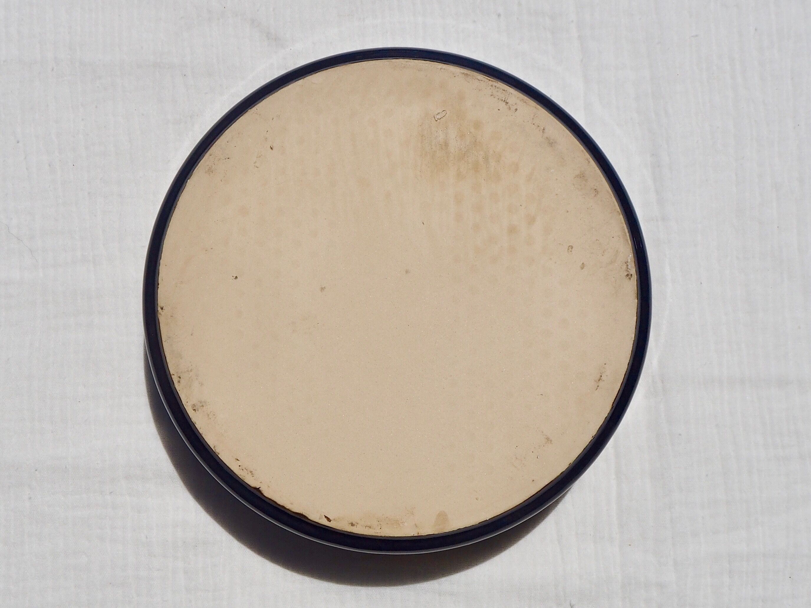 Plat creux artisanal en grès vernissé bleu marine