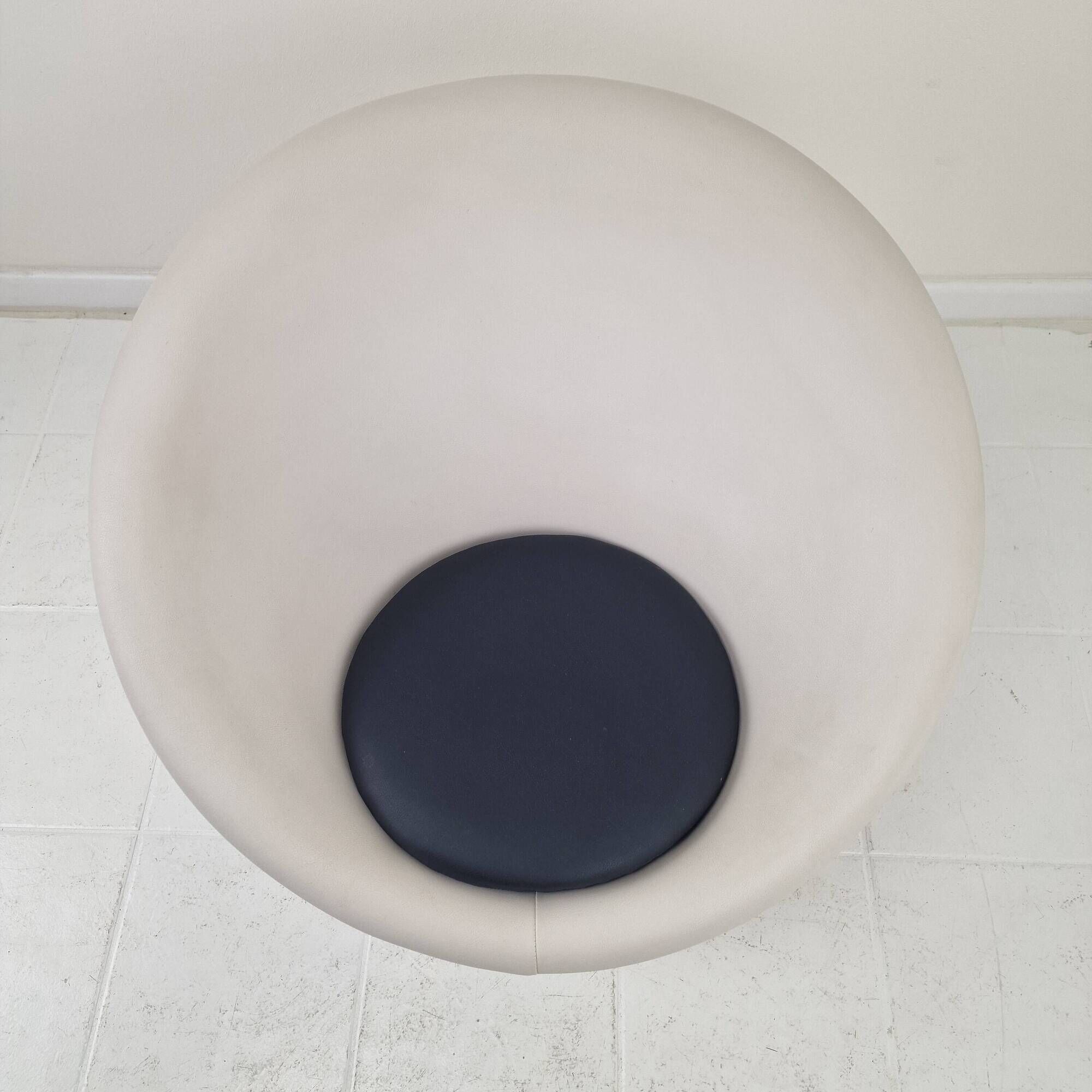 Iconic Pierre Paulin 'Mushroom' Chair (Model F560) for Artifort, 1960's