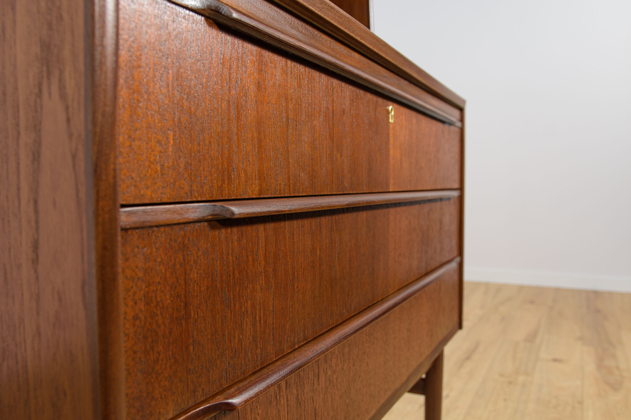 Mid-century teak shelf with pull-out top, Denmark, 1960s