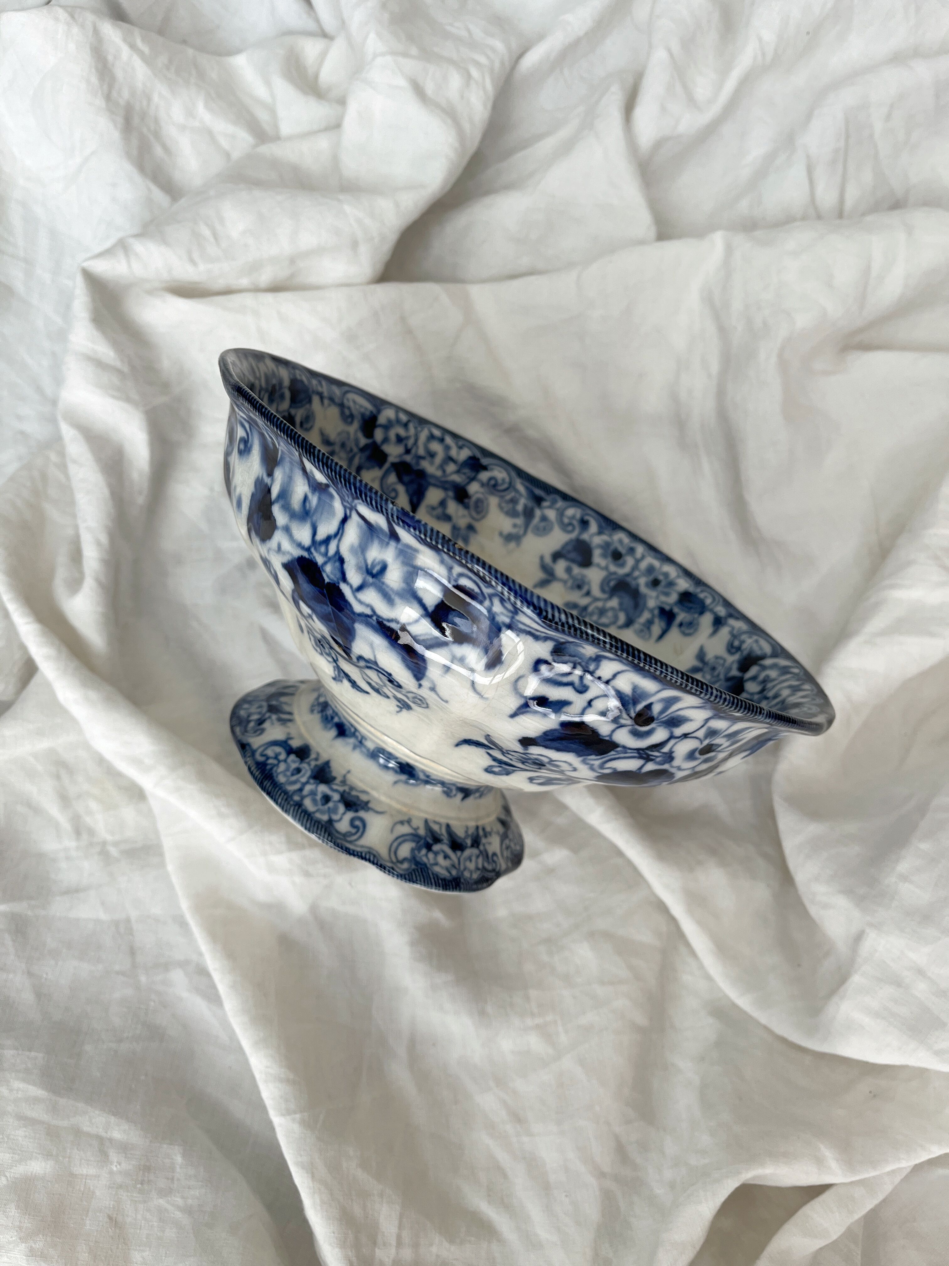 Flora pedestal bowl/salad bowl, Creil and Montereau, late 19th century