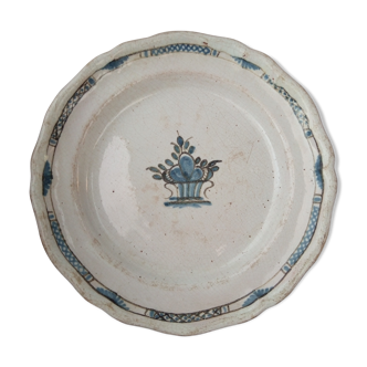 Black plate, Rouen - Forges-les-eaux, 18th century earthenware.