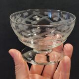 10 anciennes coupes à champagne en cristal gravé ciselé