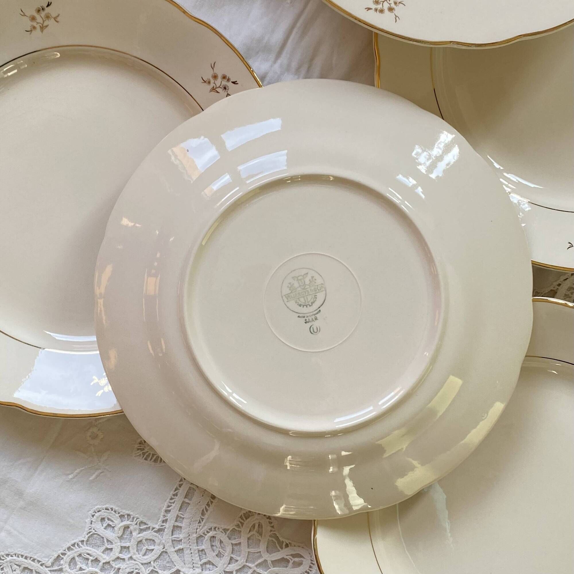 6 flat earthenware plates in beige and gold Villeroy Boch ACC-7227