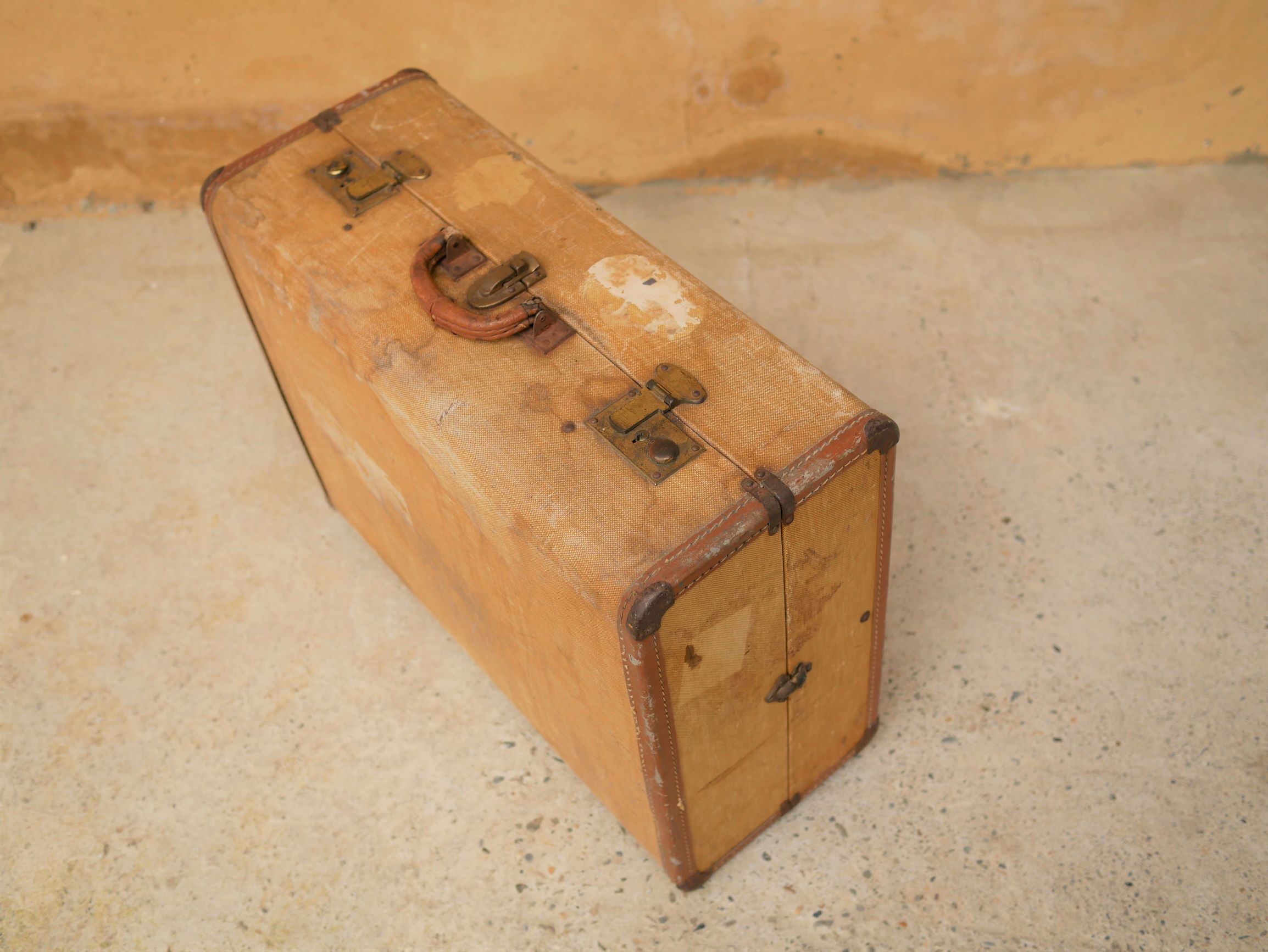 Yellow vintage case