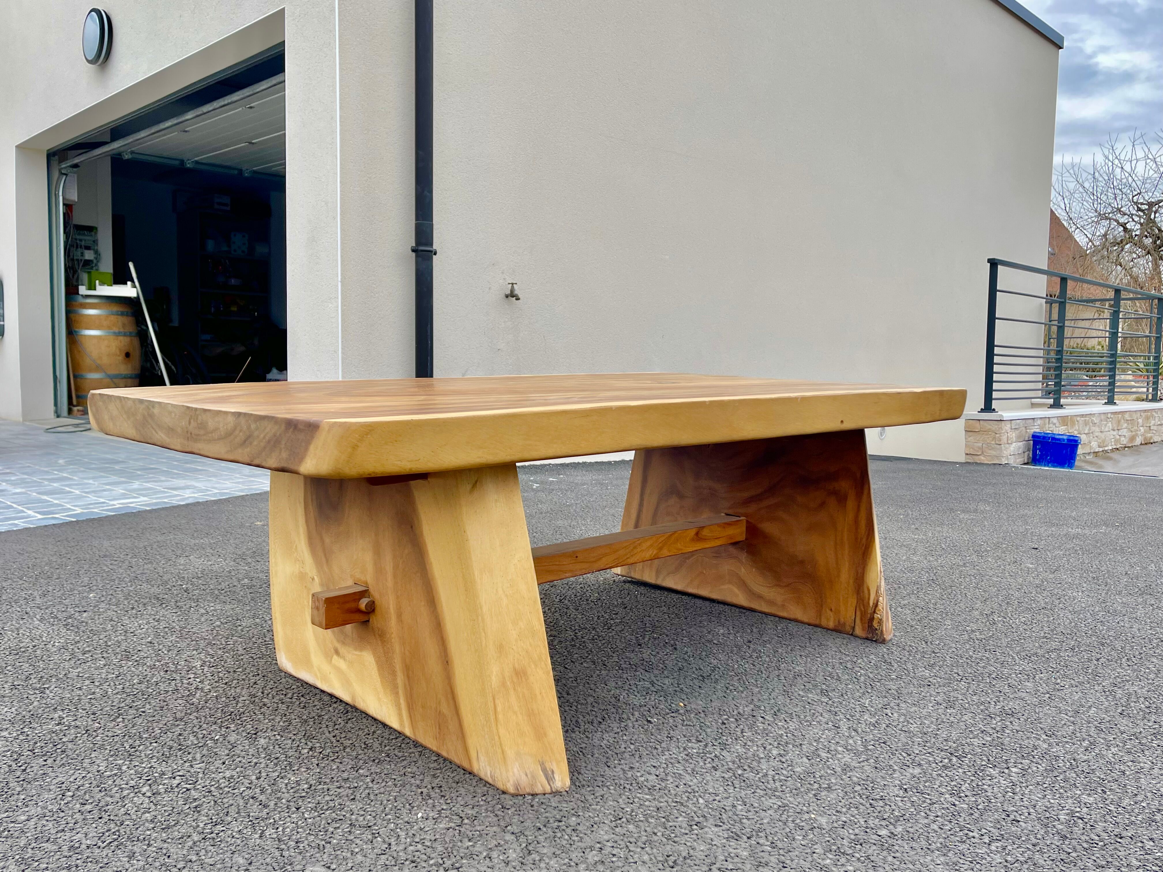 Coffee table in solid Suar