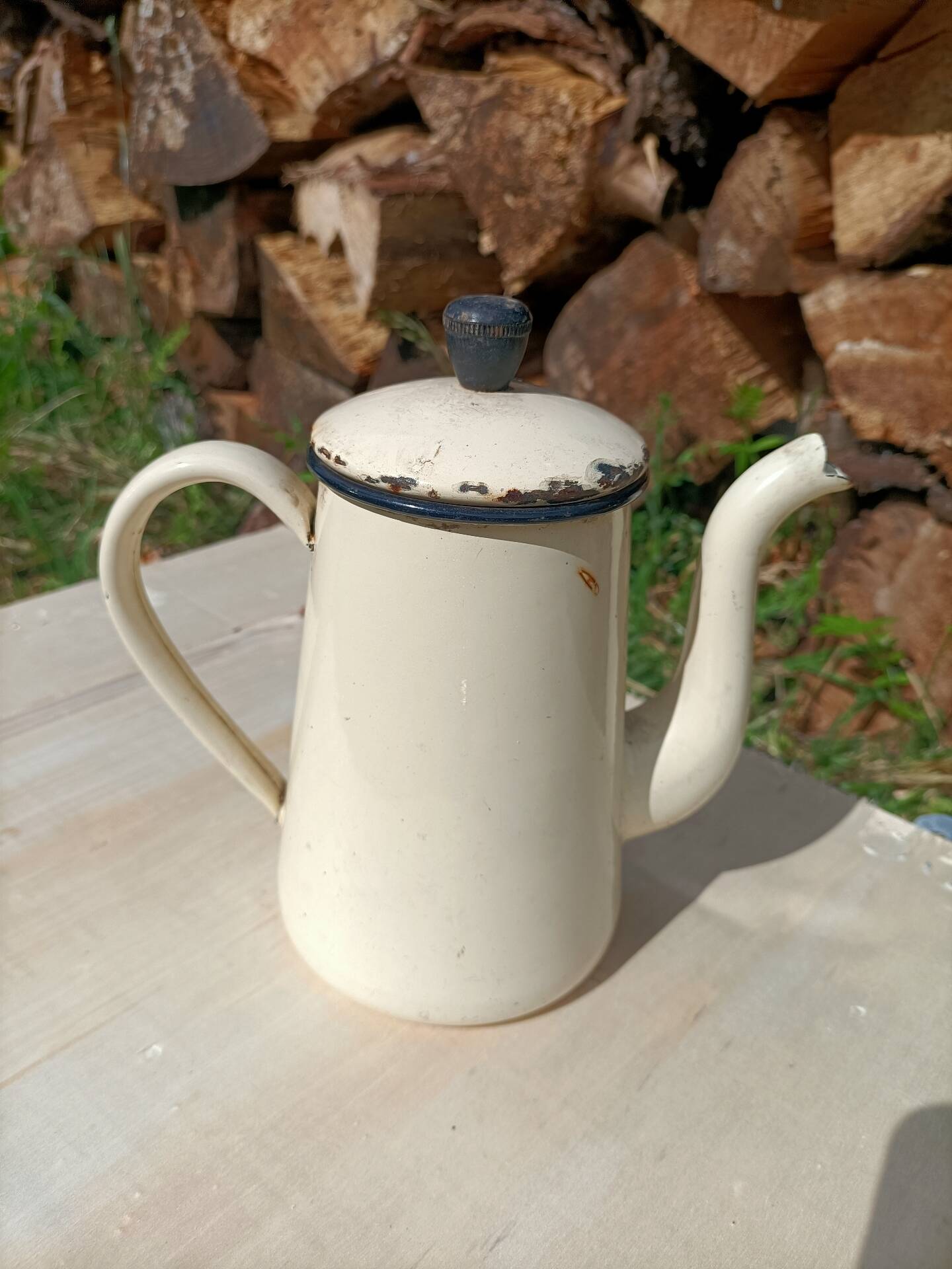 Small retro enamelled metal coffee pot 💐