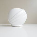 White 80s vase in shell shape