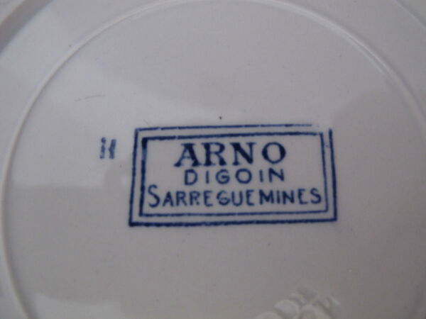 6 assiettes creuses en terre de fer de Digoin Sarreguemines.