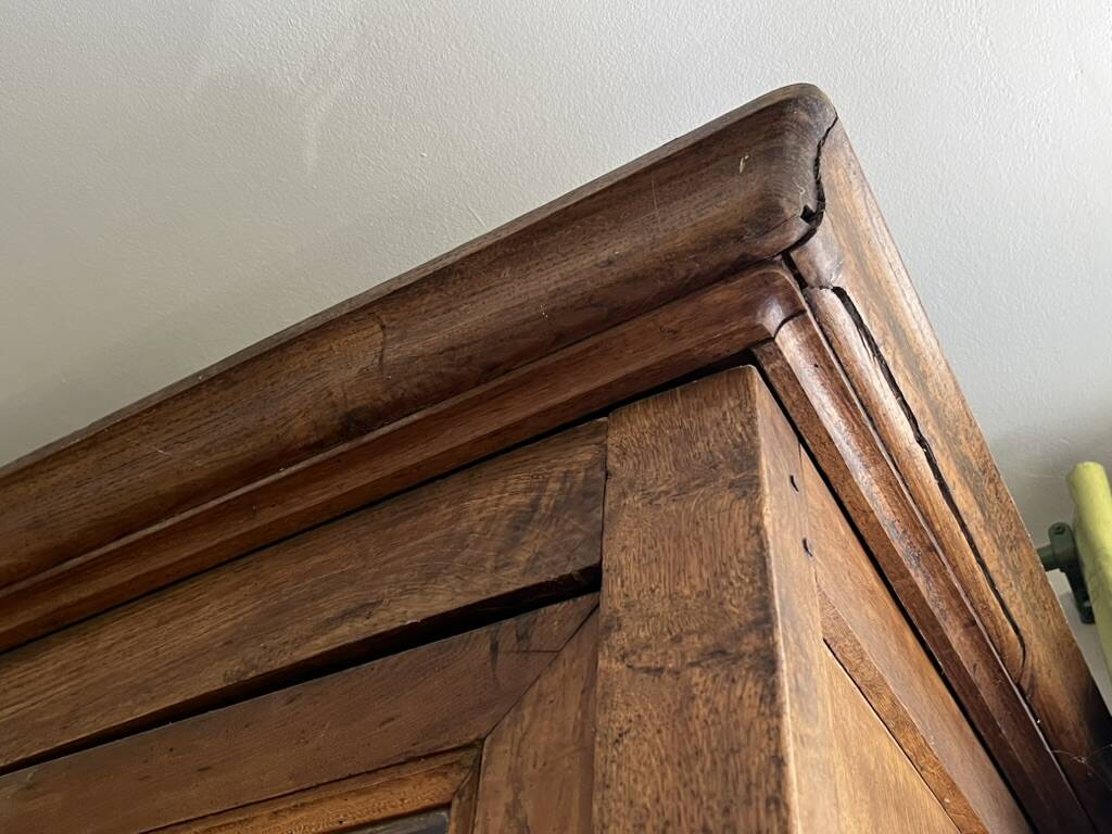 Large showcase library of a notary in solid oak from the late 19th century.
