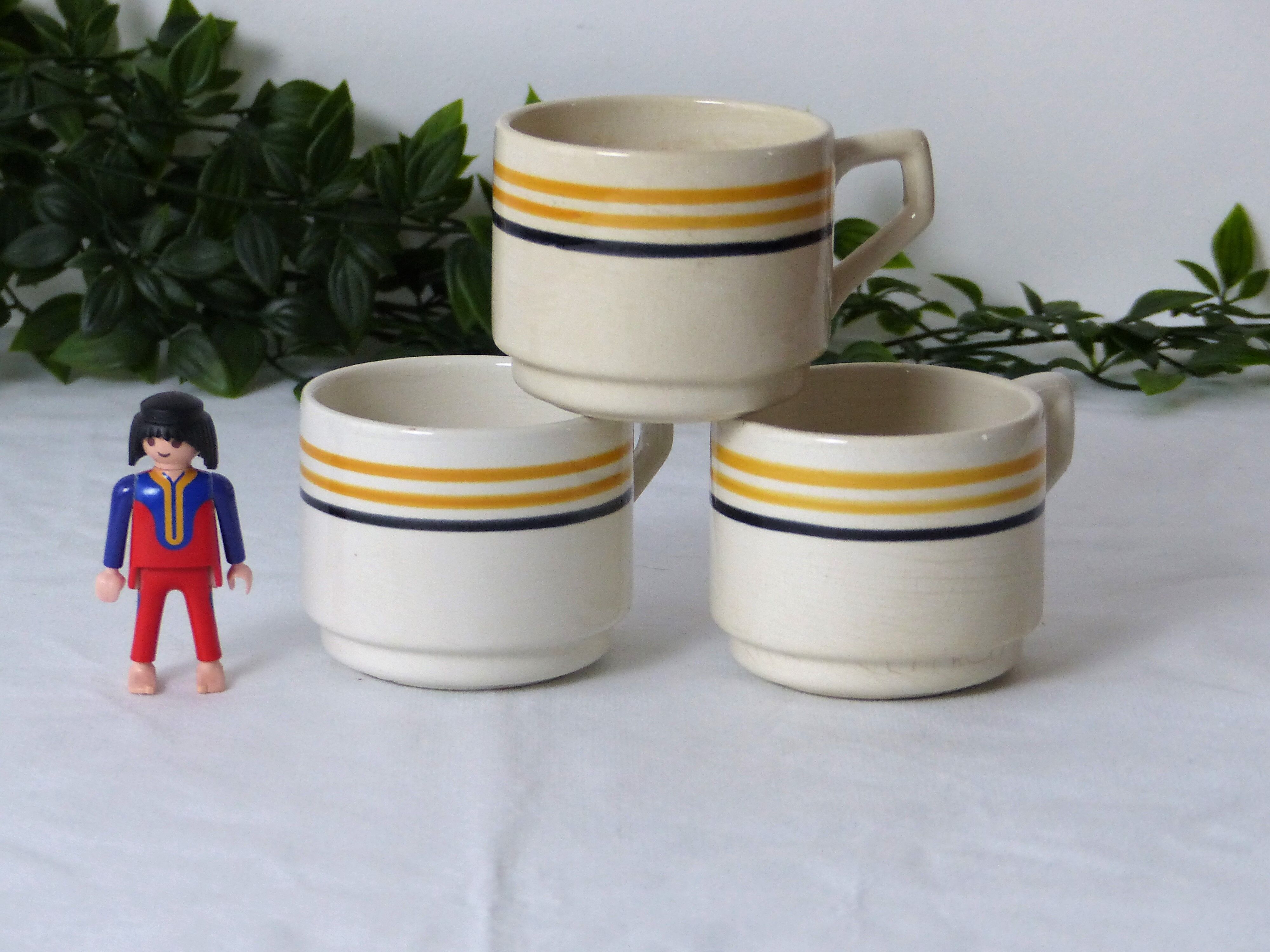 Set of 3 cups made of earthenware