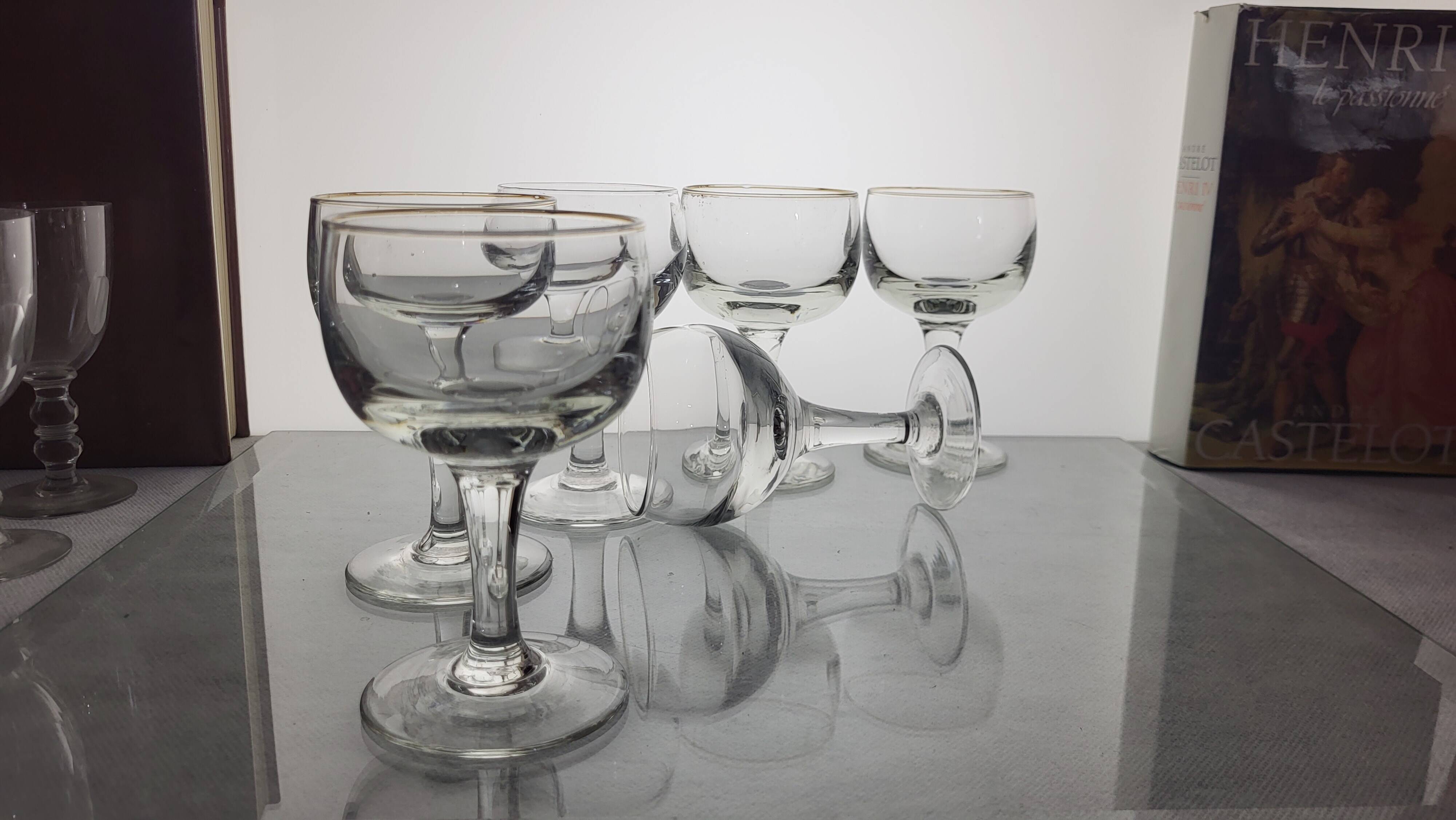 6 bistro wine glasses