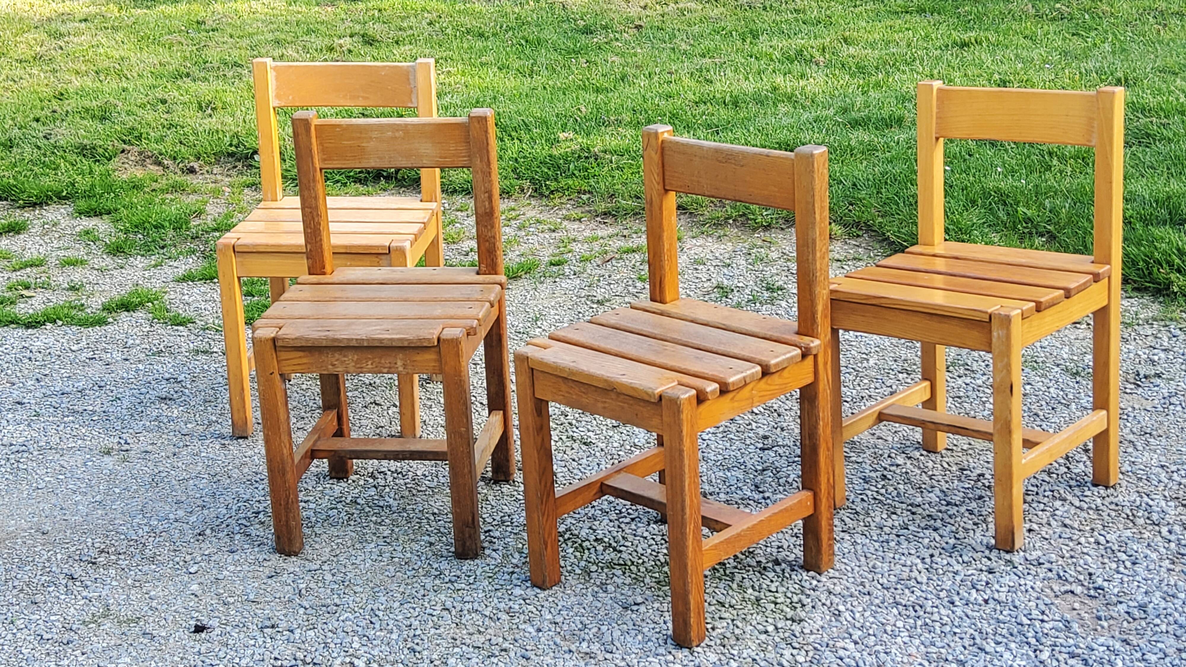 Set de 4 chaises des années 70 brutalistes en chêne