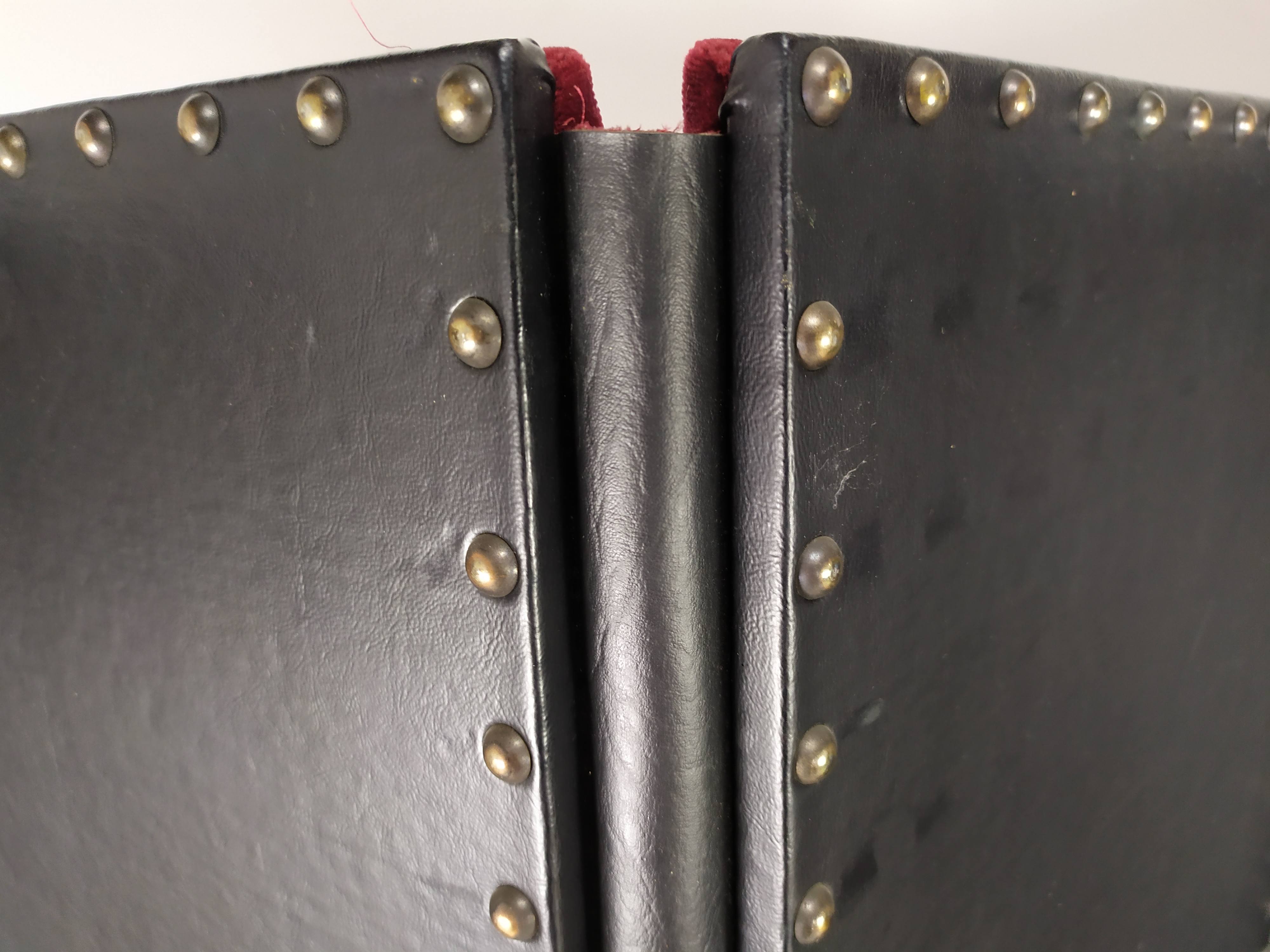 Red velvet screen with black skai