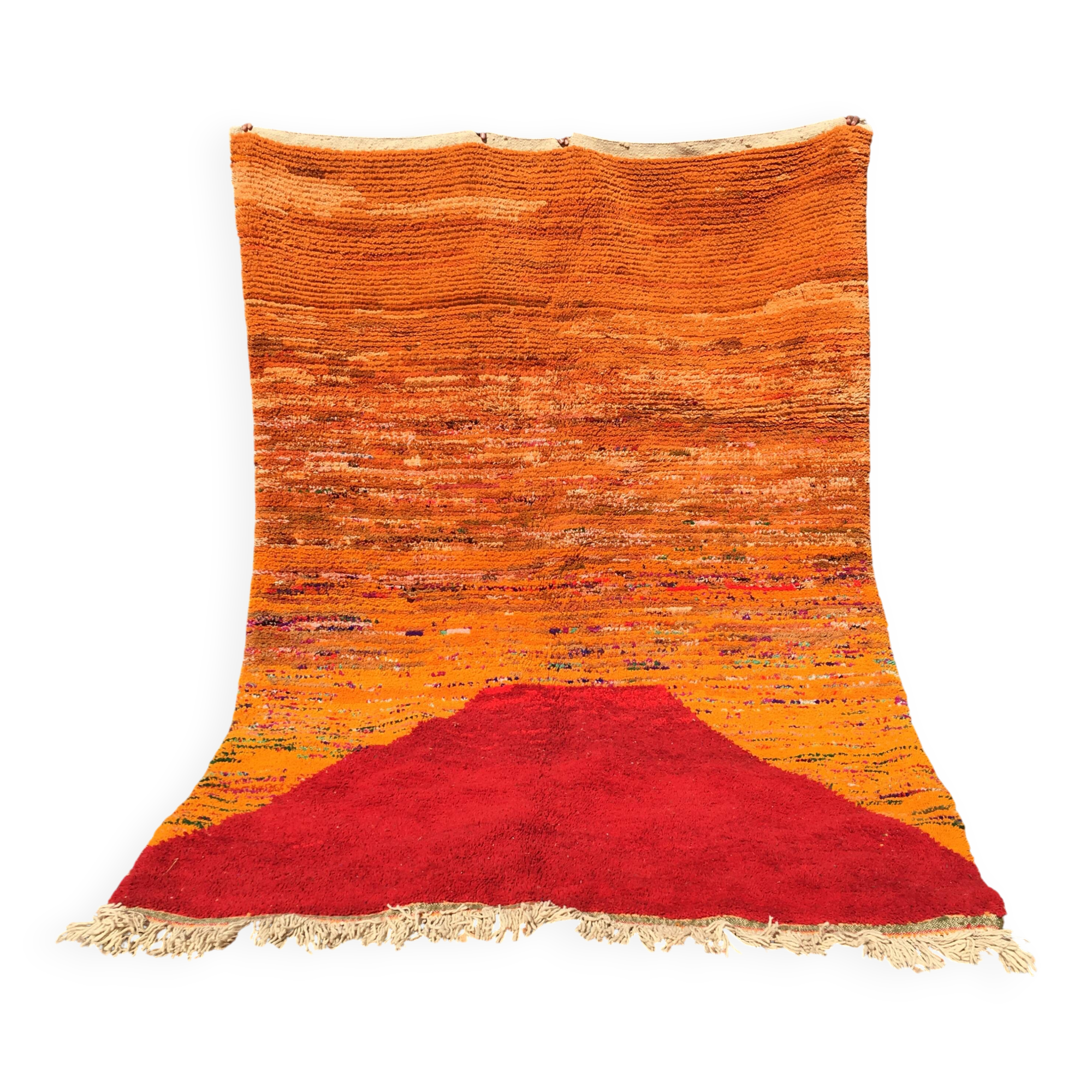 En provenance de Boujaad, ces tapis sont comparés à un tableau et sont admi