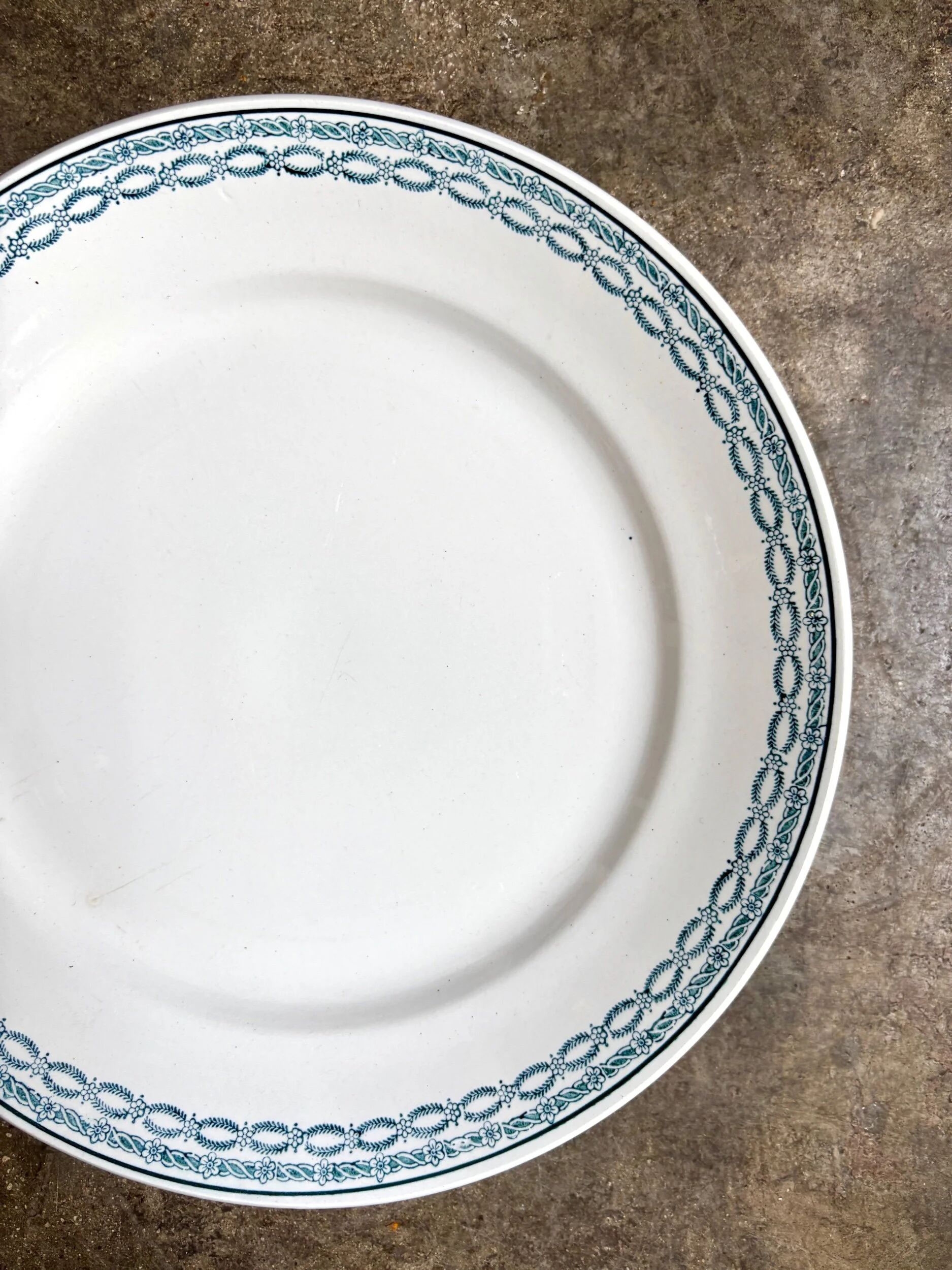 Round flat dish St Amand in blue ironstone