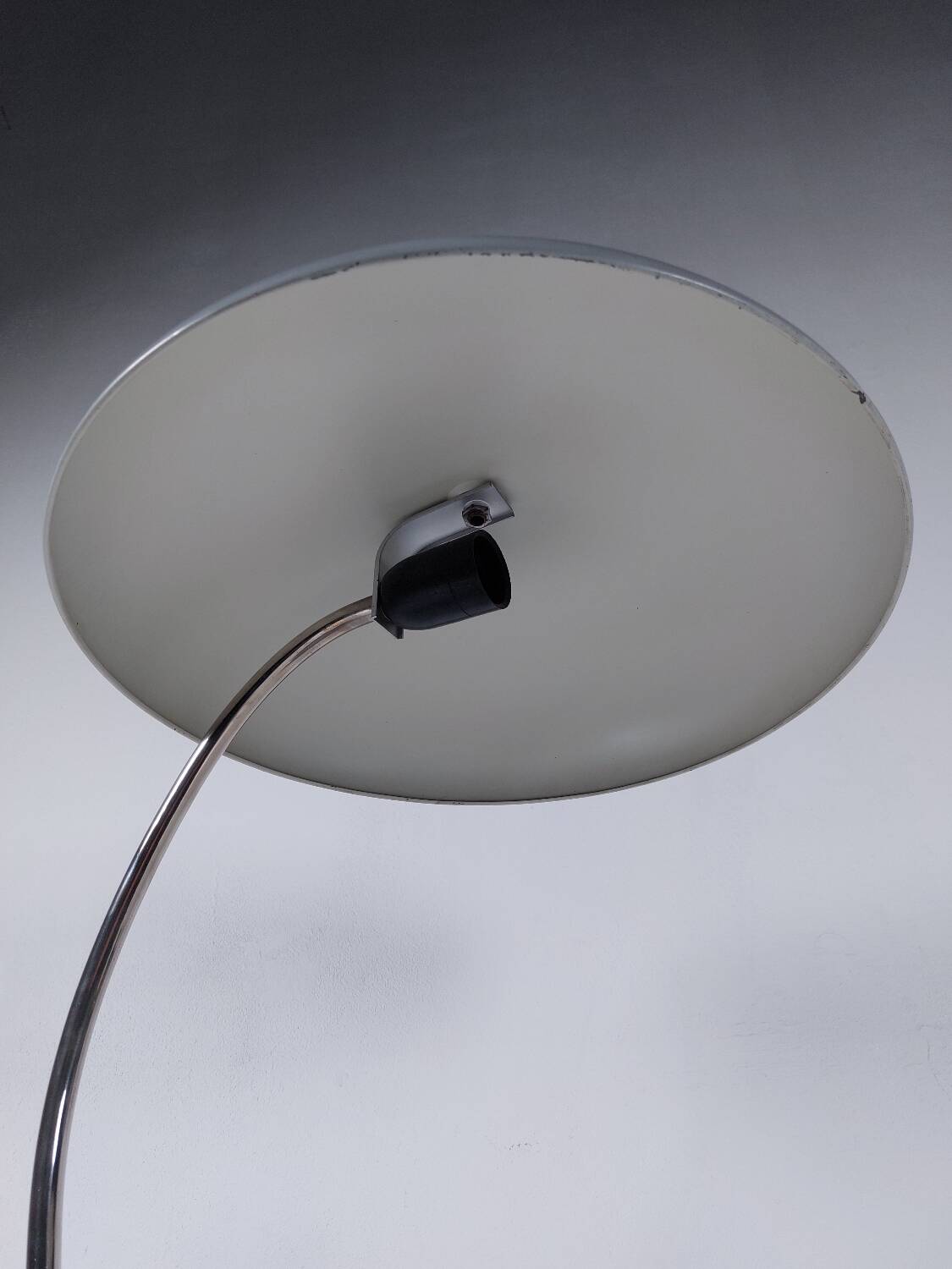 Rare lampe de bureau vintage, lampe de table RDA bleu clair chromé