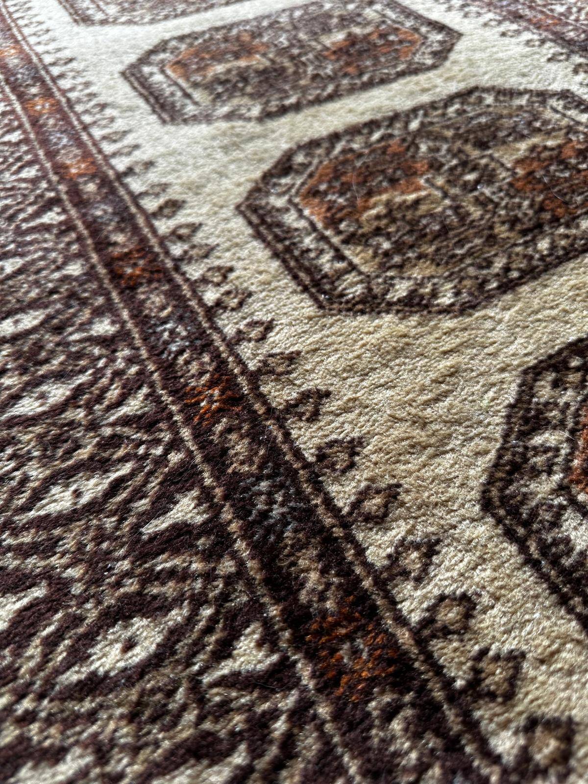 Oriental style rug 135cm x 70cm