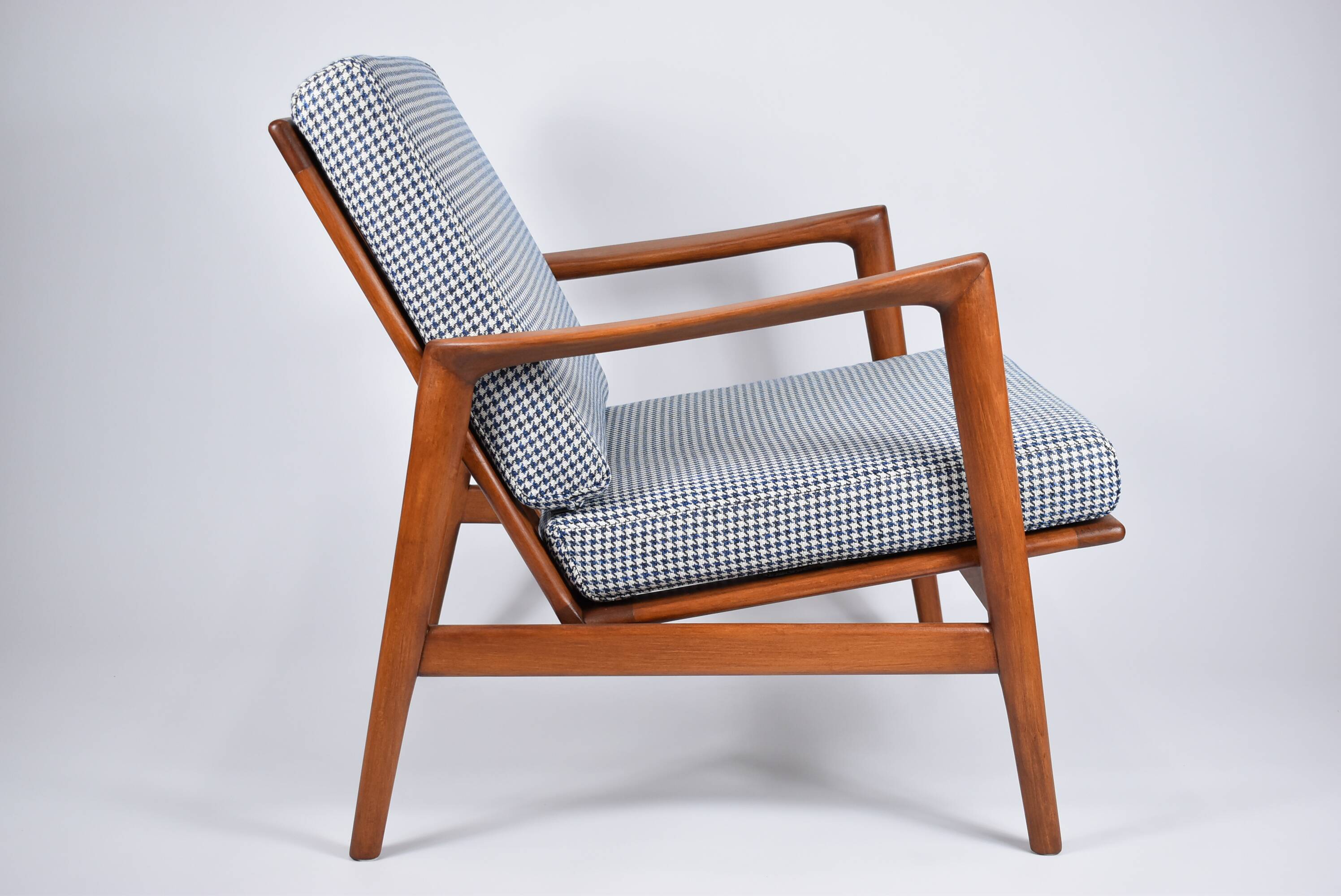 Fauteuil scandinave original Stefan, entièrement restauré, icône des années 1960, pied de poule
