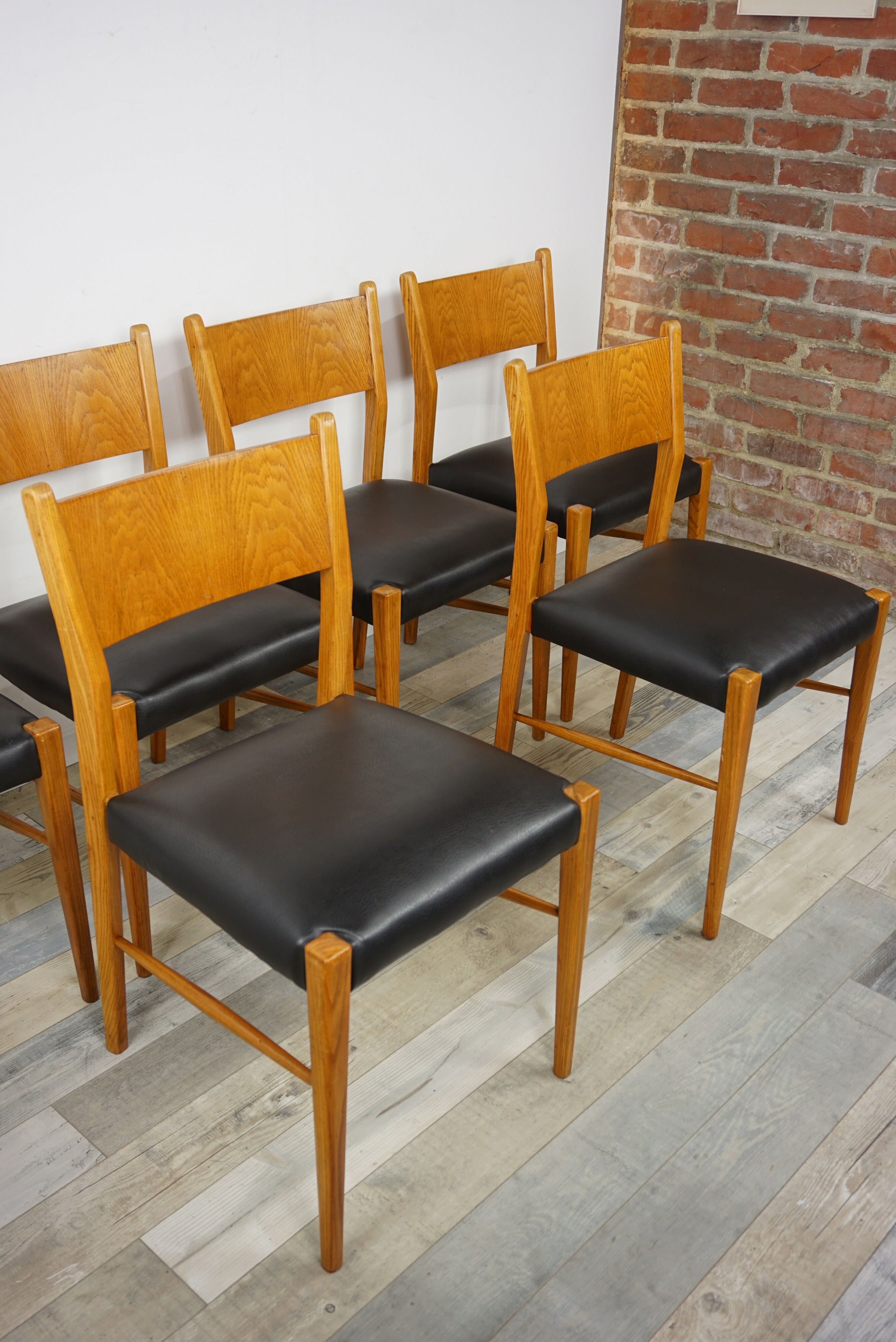 Wooden oval table and 6 matching chairs 60