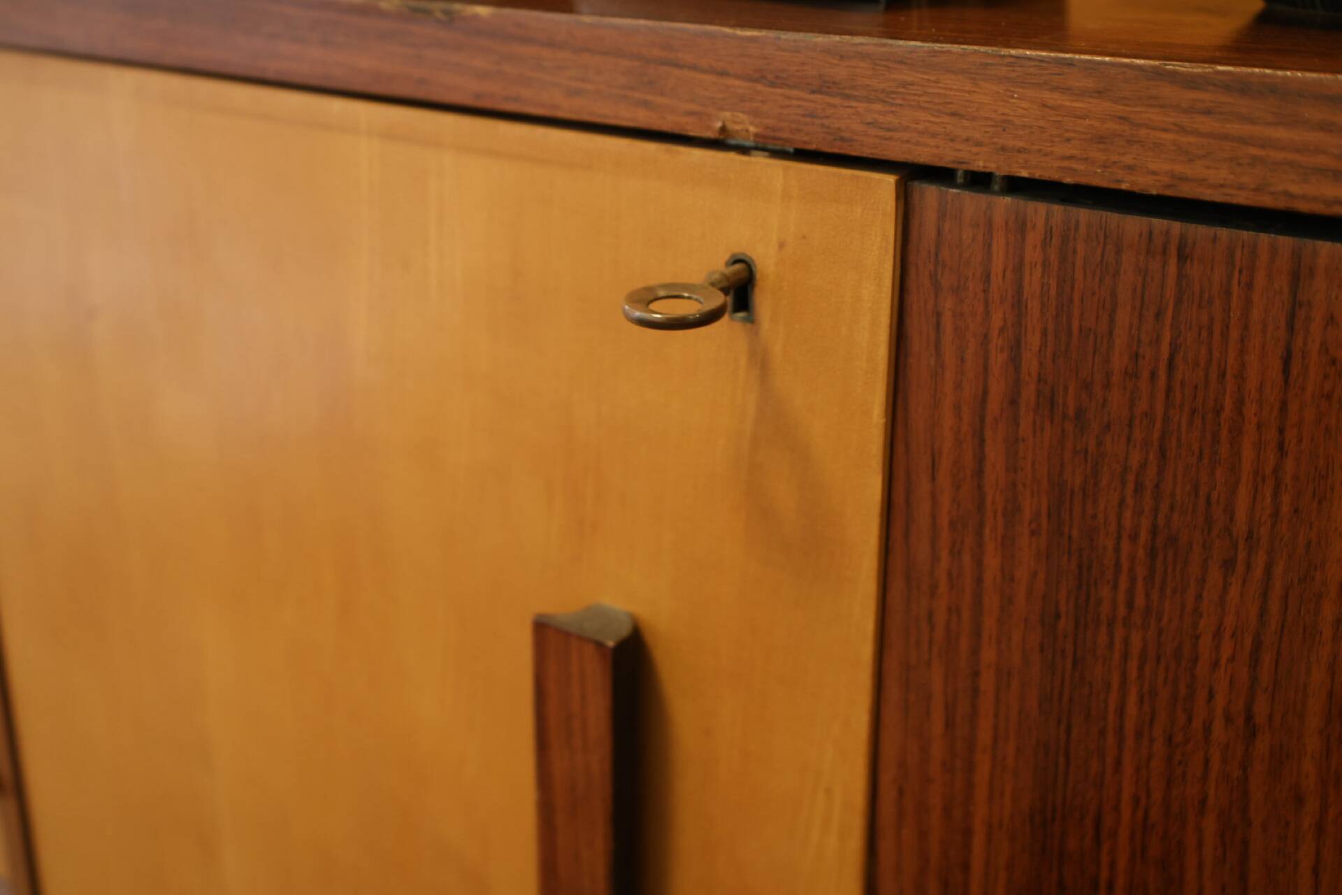 Grande enfilade en placage de palissandre et frêne