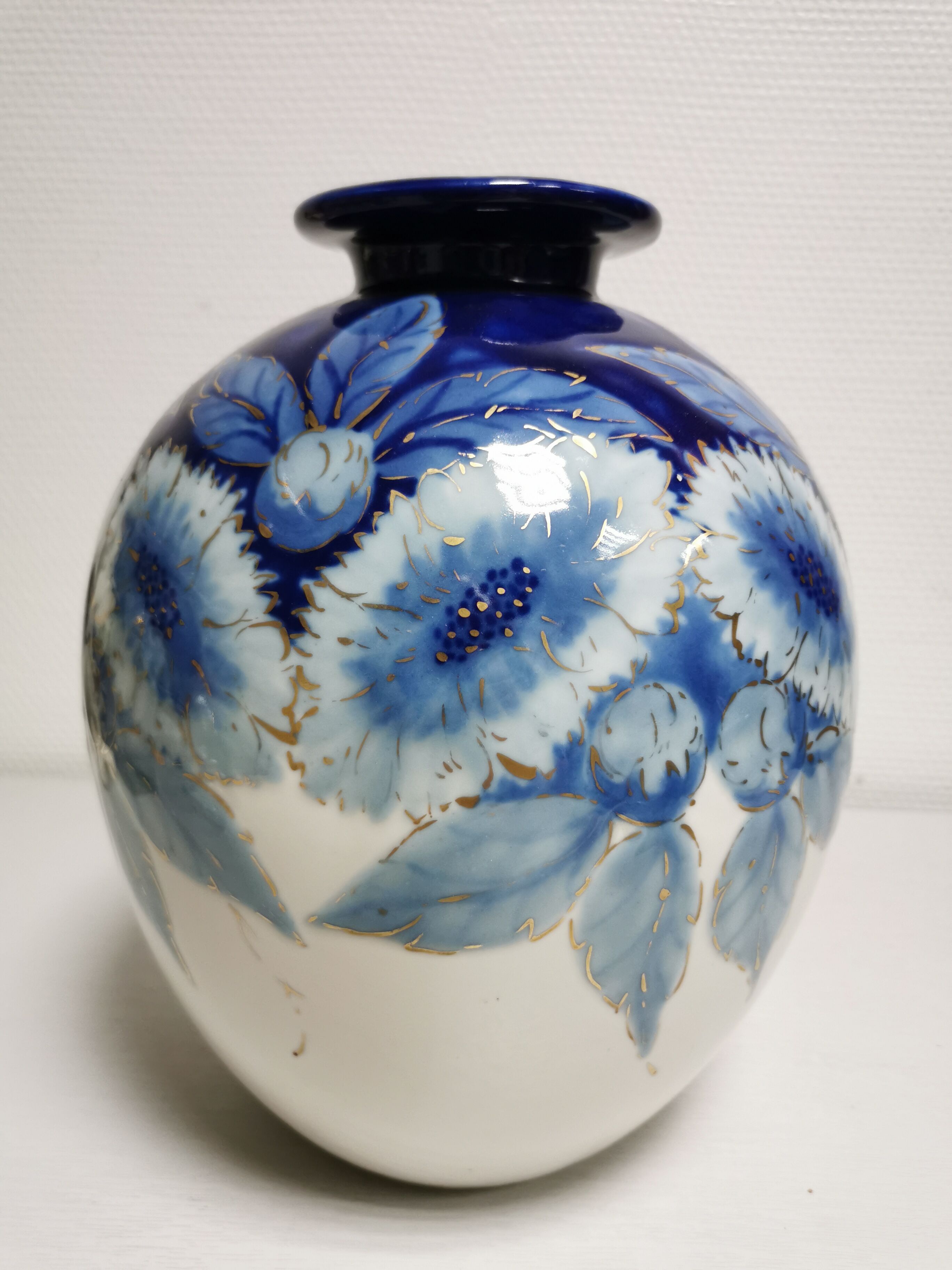 Vase ovoïde en porcelaine signé Camille Tharaud 1878-1956 à Limoges XXème