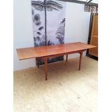 Scandinavian extendable table