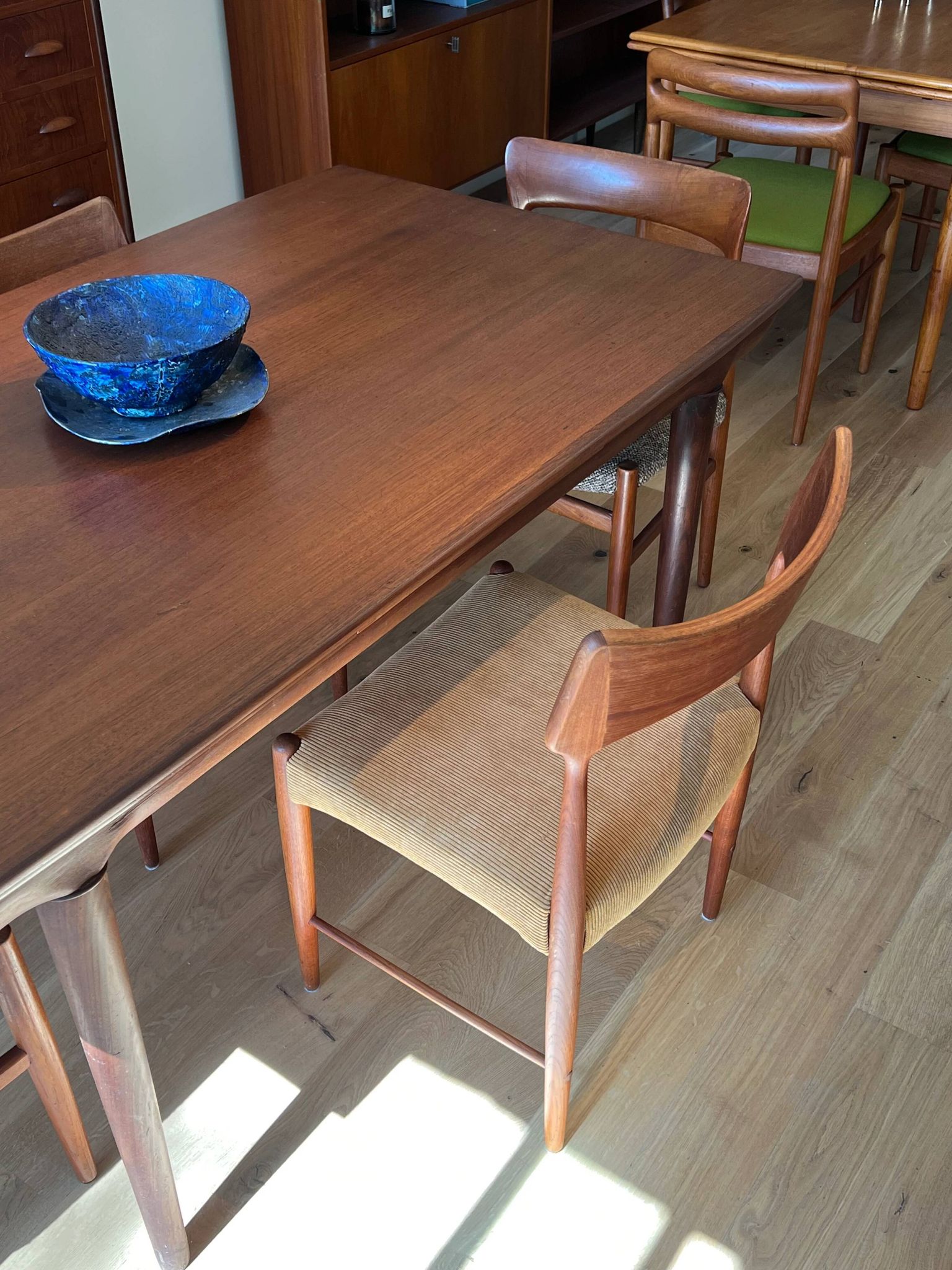 Scandinavian teak chair "Alfhild" – Honey corduroy