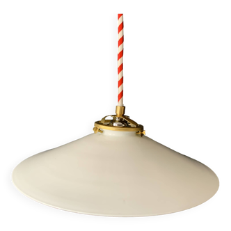 Suspension en opaline blanche et abat jour en crochet ancien fait main