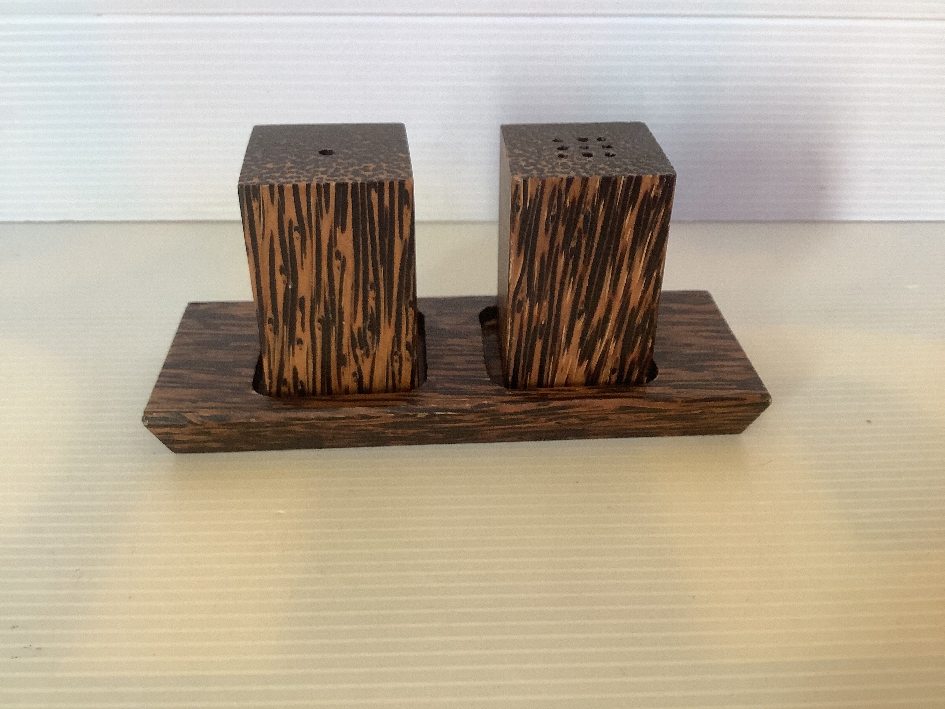 Salière et poivrier sel et poivre en bois