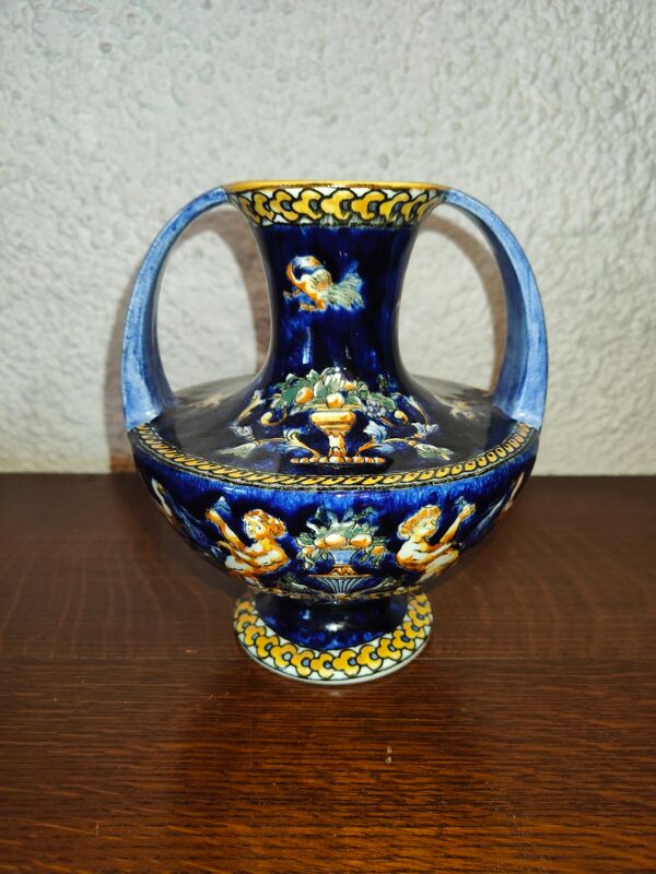 Vase à 2 anses polychrome en faïence de Gien France à décor Renaissance 1938