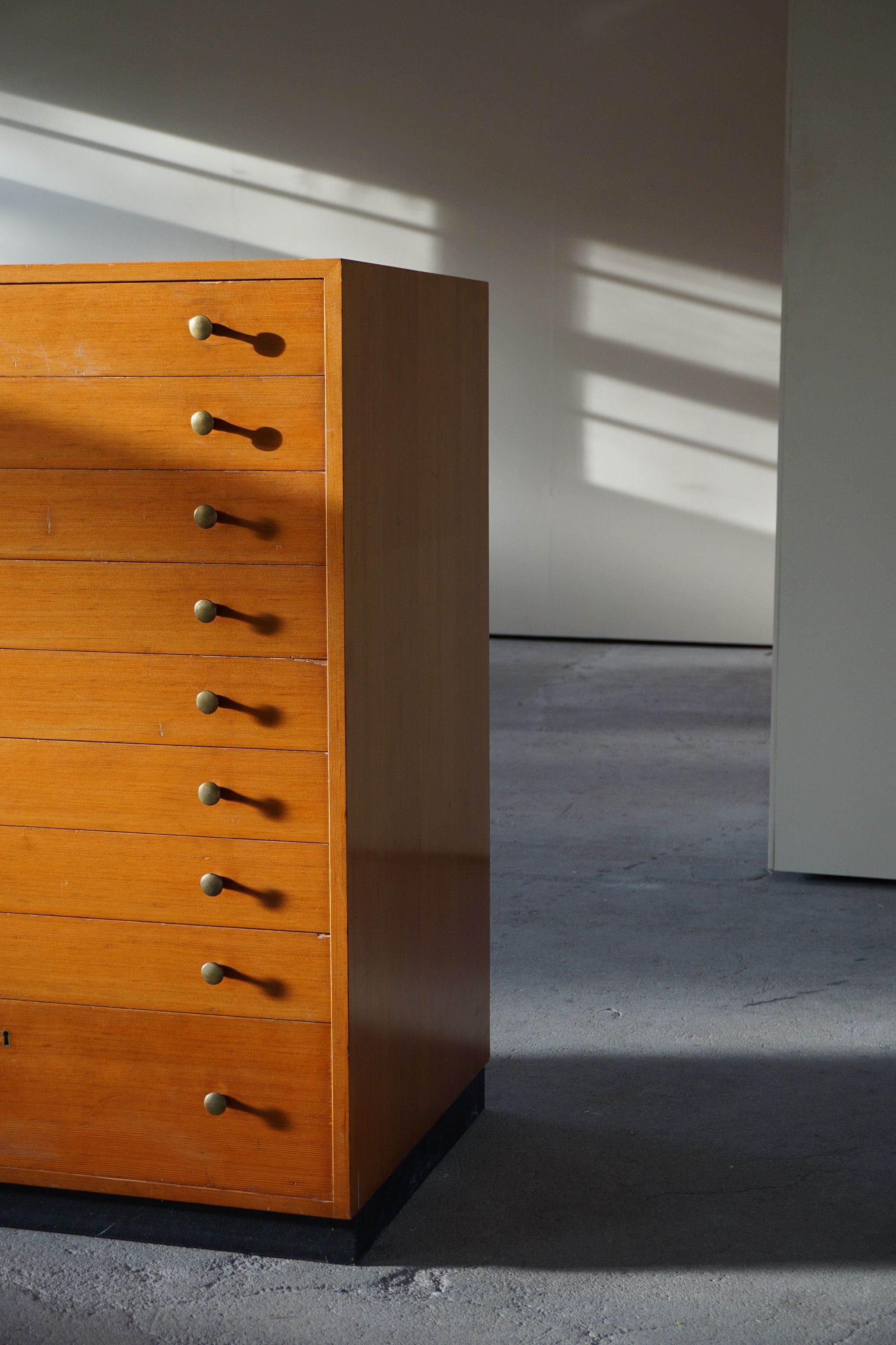 Oregon Pine Chest of Drawers with Brass Handles, 1970s