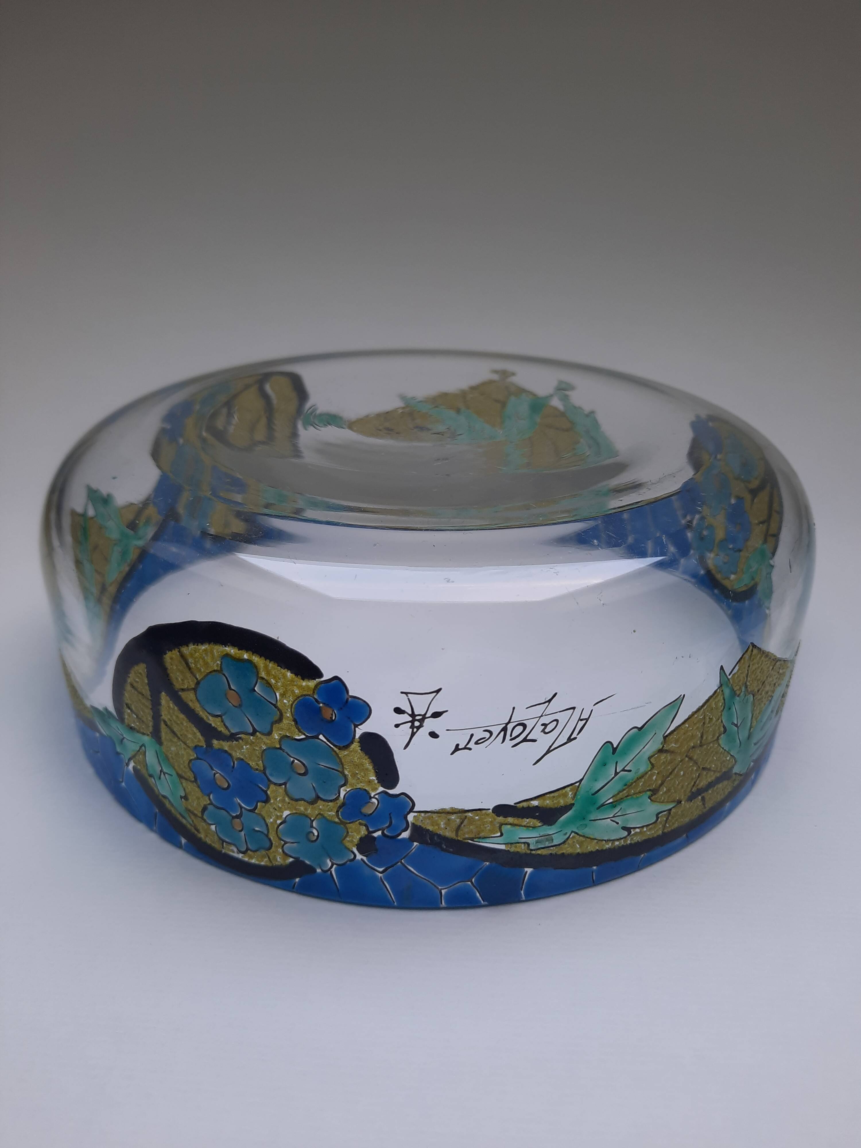 Signed Mazoyer cup. Art Deco enameled glass, 1920-1930.