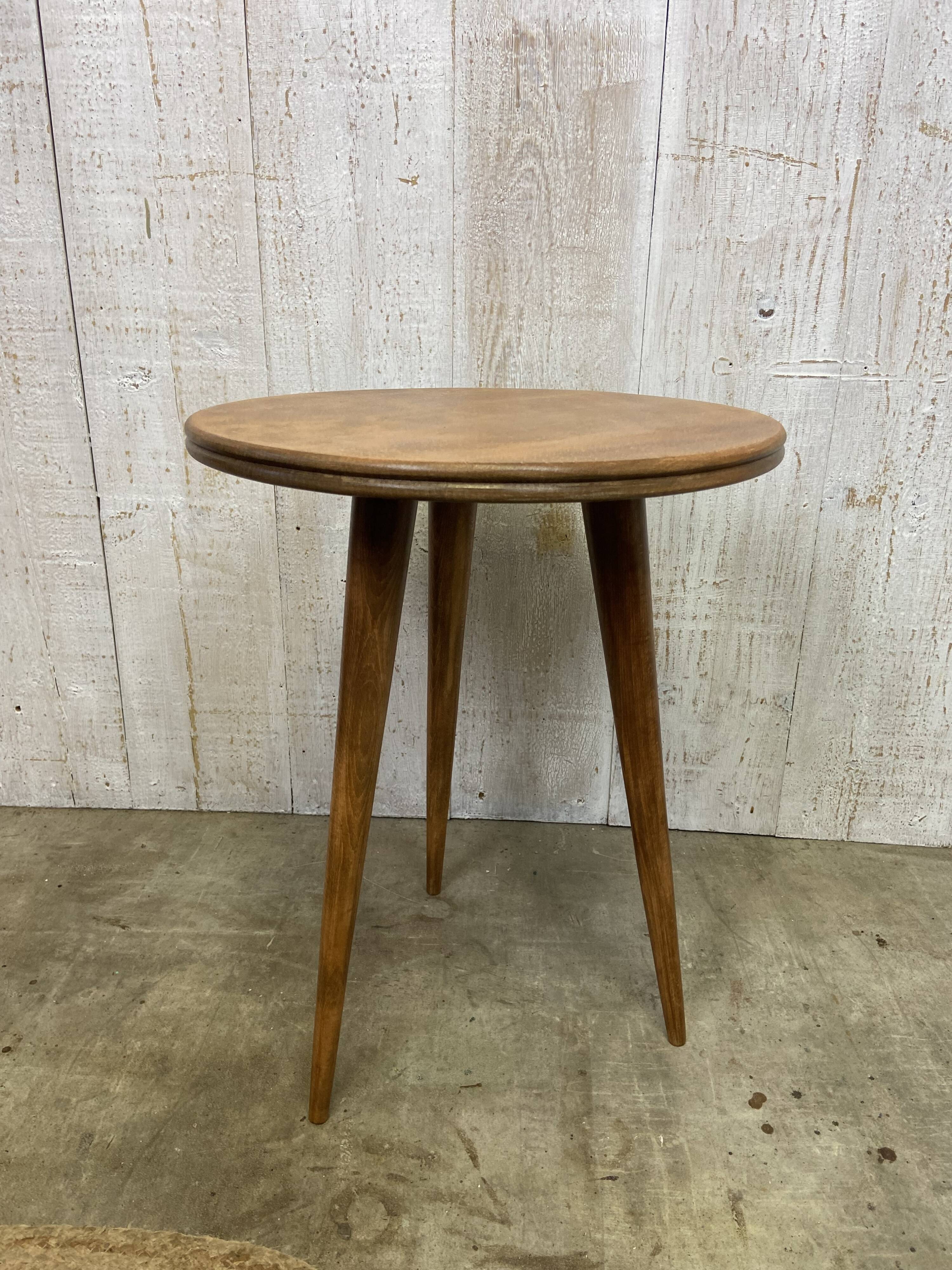 Tripod pedestal table