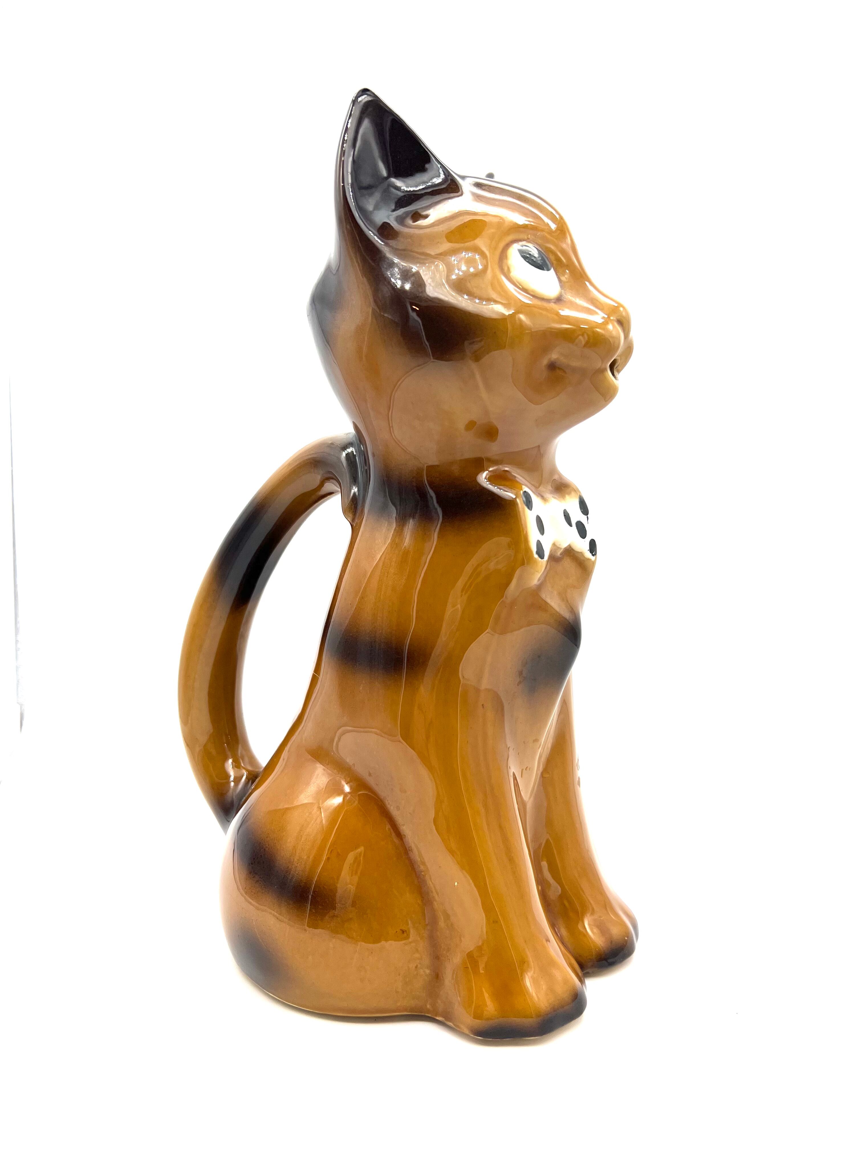 Pitcher slurry cat in faience