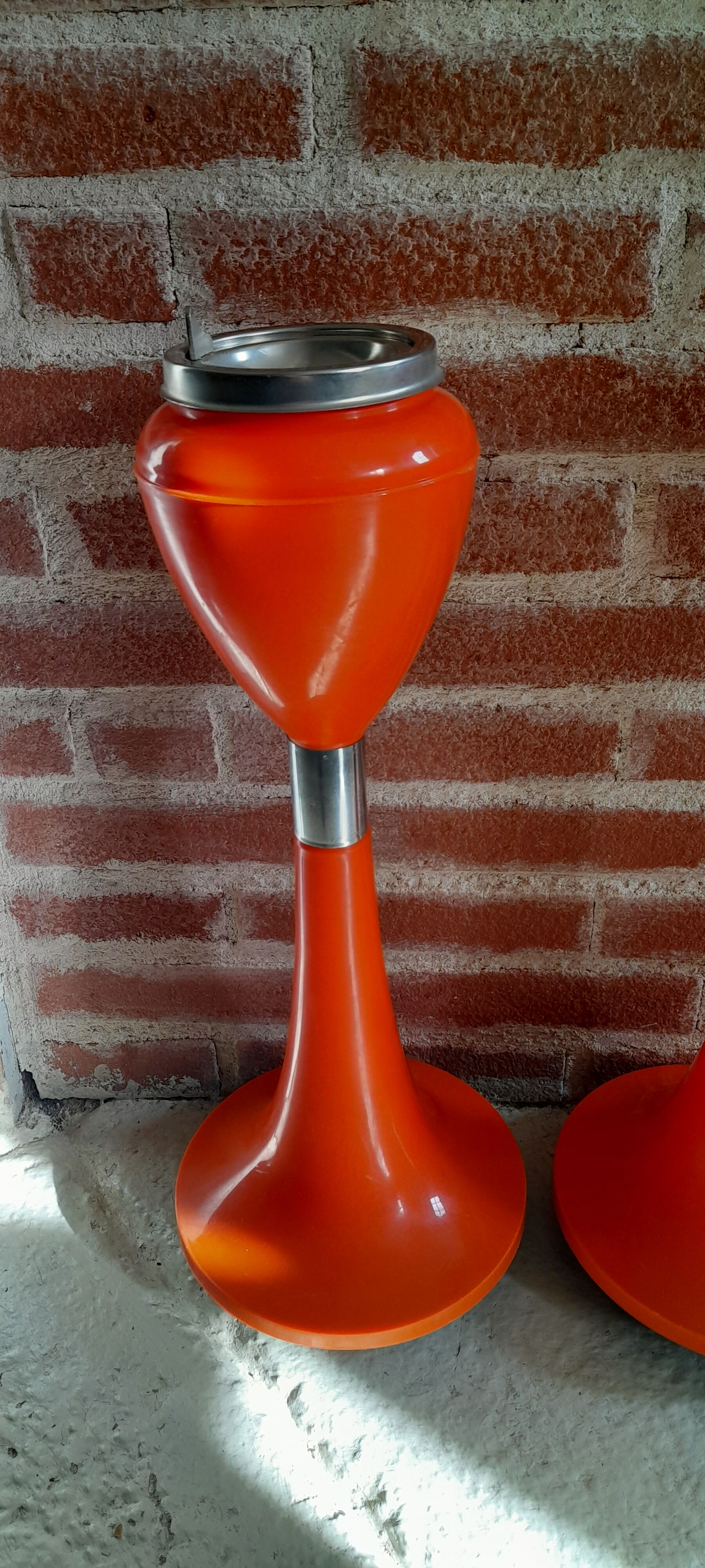 2 ashtrays 70' tulip vintage orange 50 cm