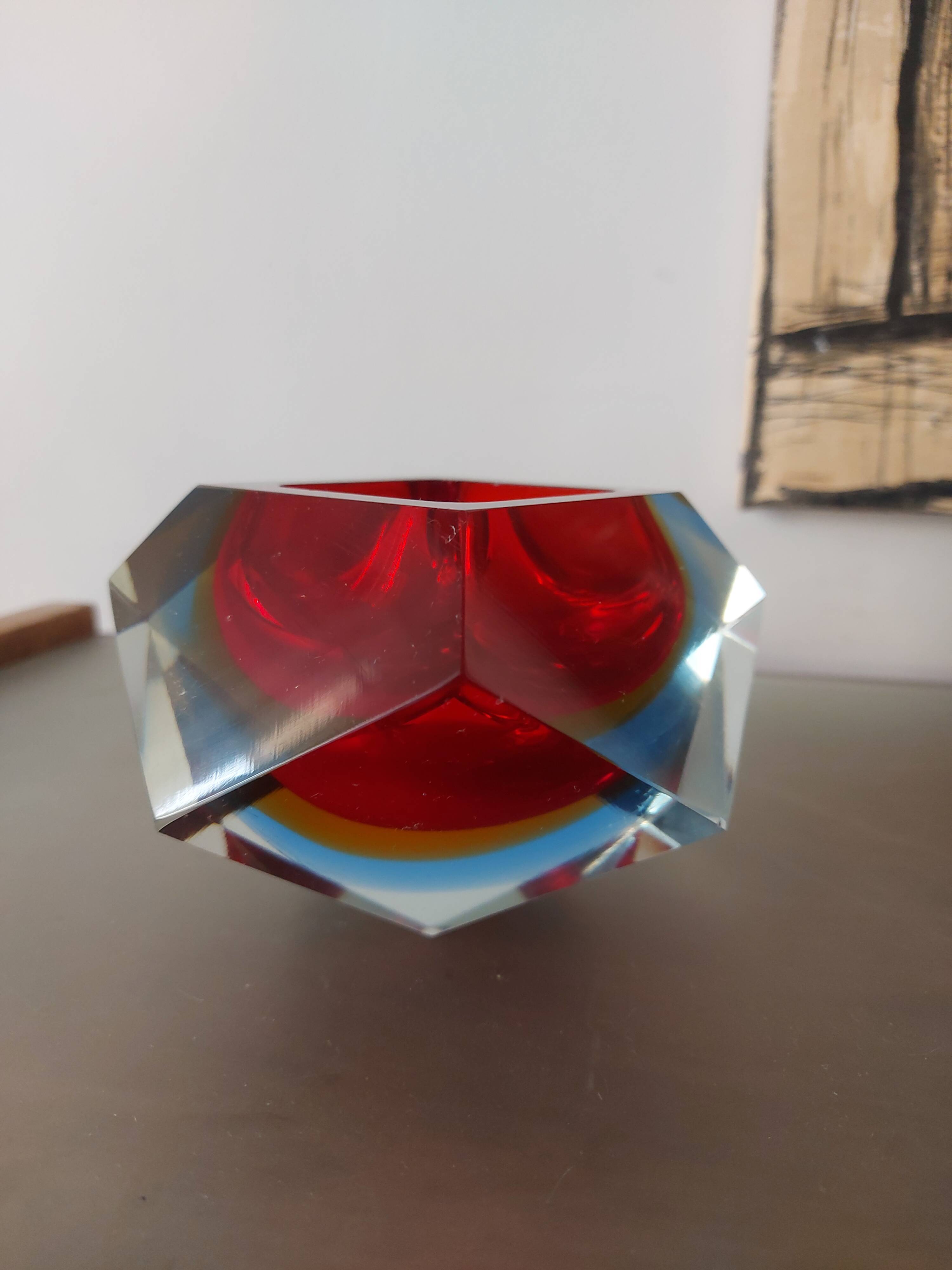 Empty pocket in Murano glass