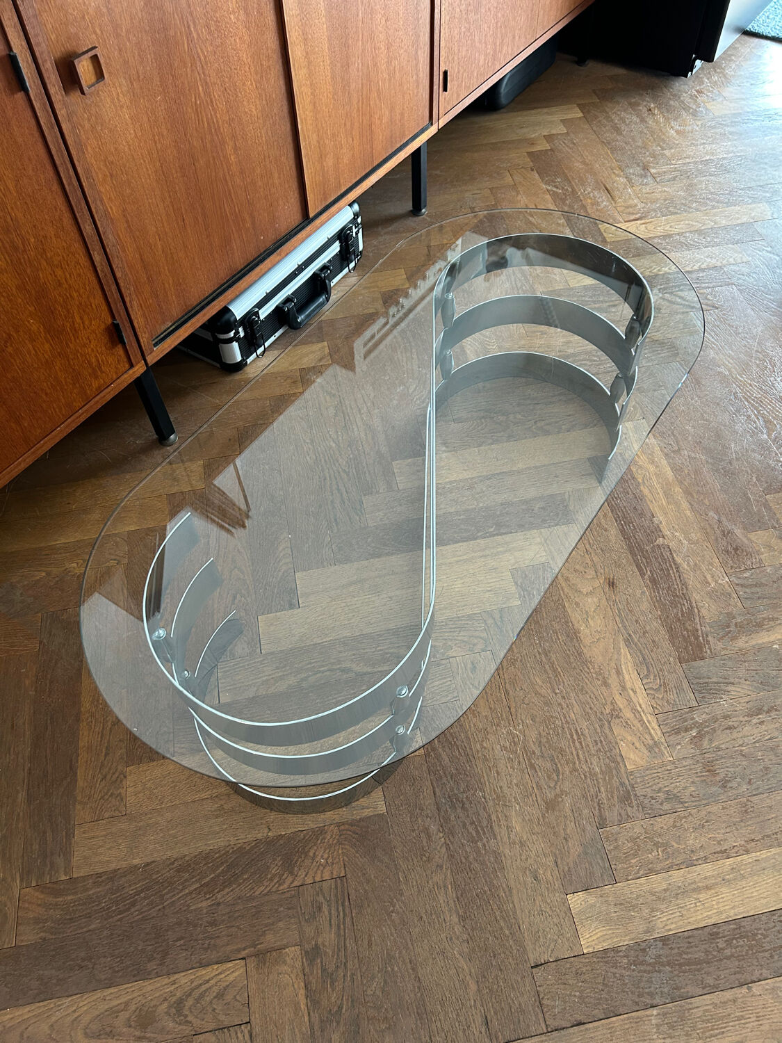 70s oval design coffee table in glass with chrome legs