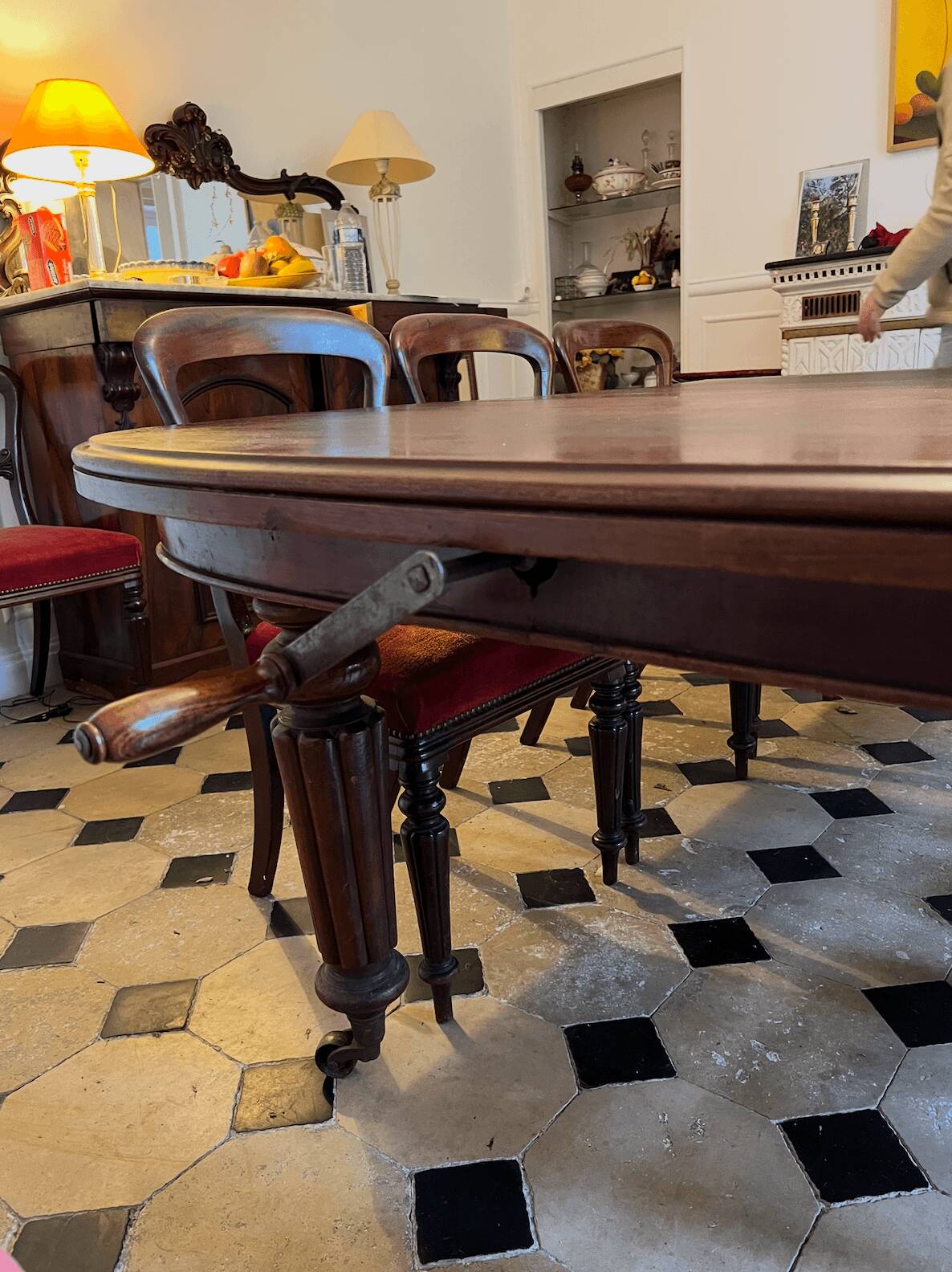 19th century mahogany dining room - Extendable table + Louis-Philippe chairs