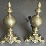 Paire de chenets en laiton et fonte, décor de marmousets, style louis xiv
