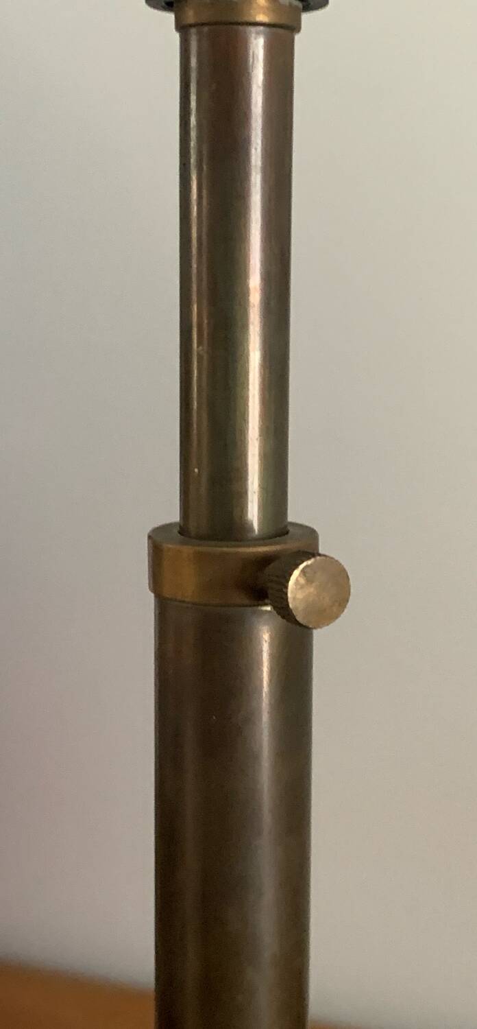 Adjustable table lamp – Tripod base in brass metal – Industrial style