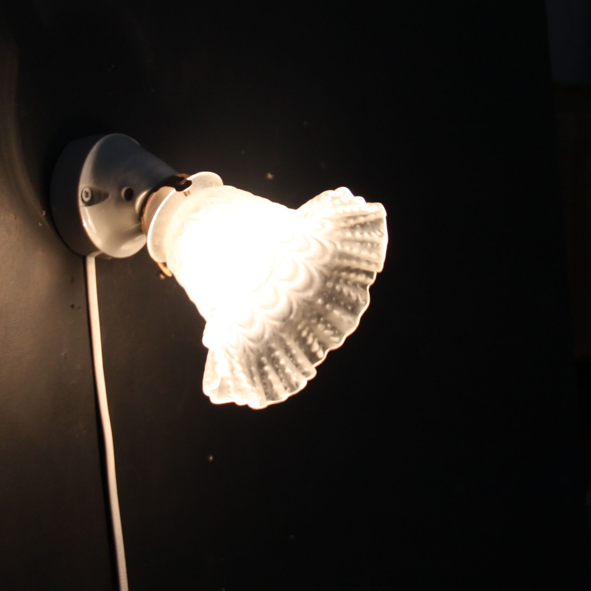 Paire d'appliques murales en porcelaine ancienne, tulipe verre vintage