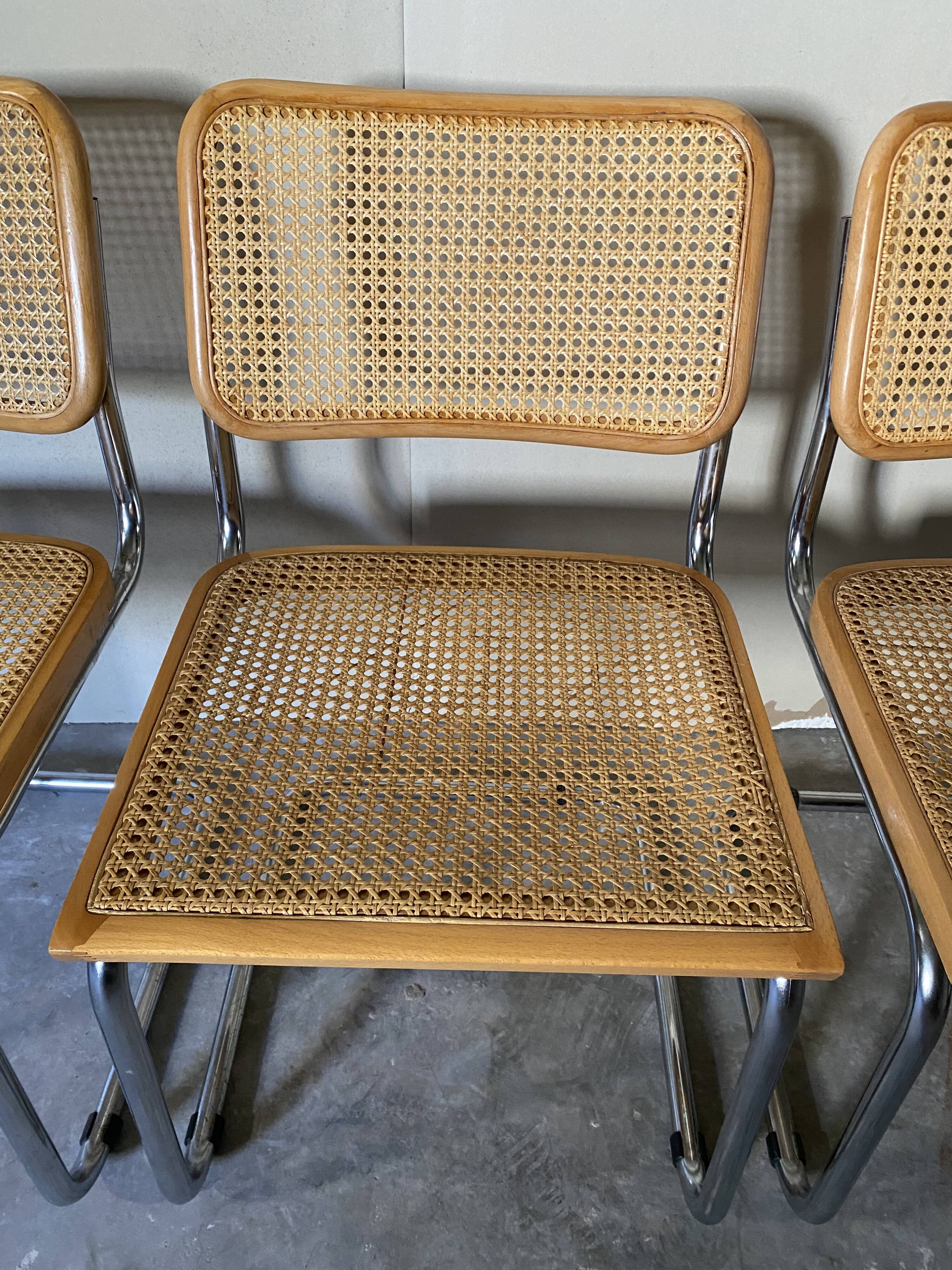 Série de quatre chaises B32 Marcel Breuer