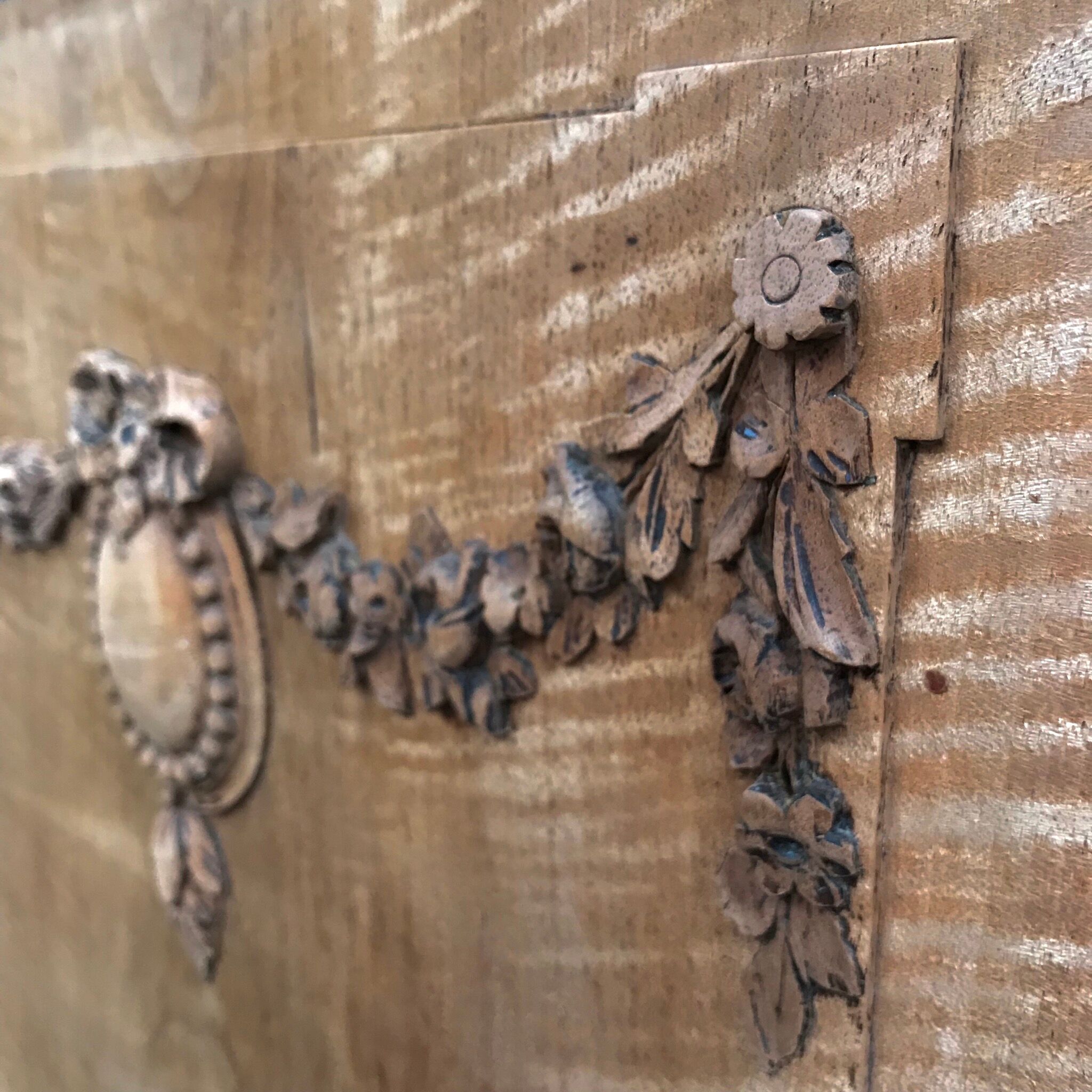 Paire de panneaux décoratifs bois sculpté