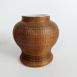 Pair of vintage Chinese vases in porcelain and woven bamboo.