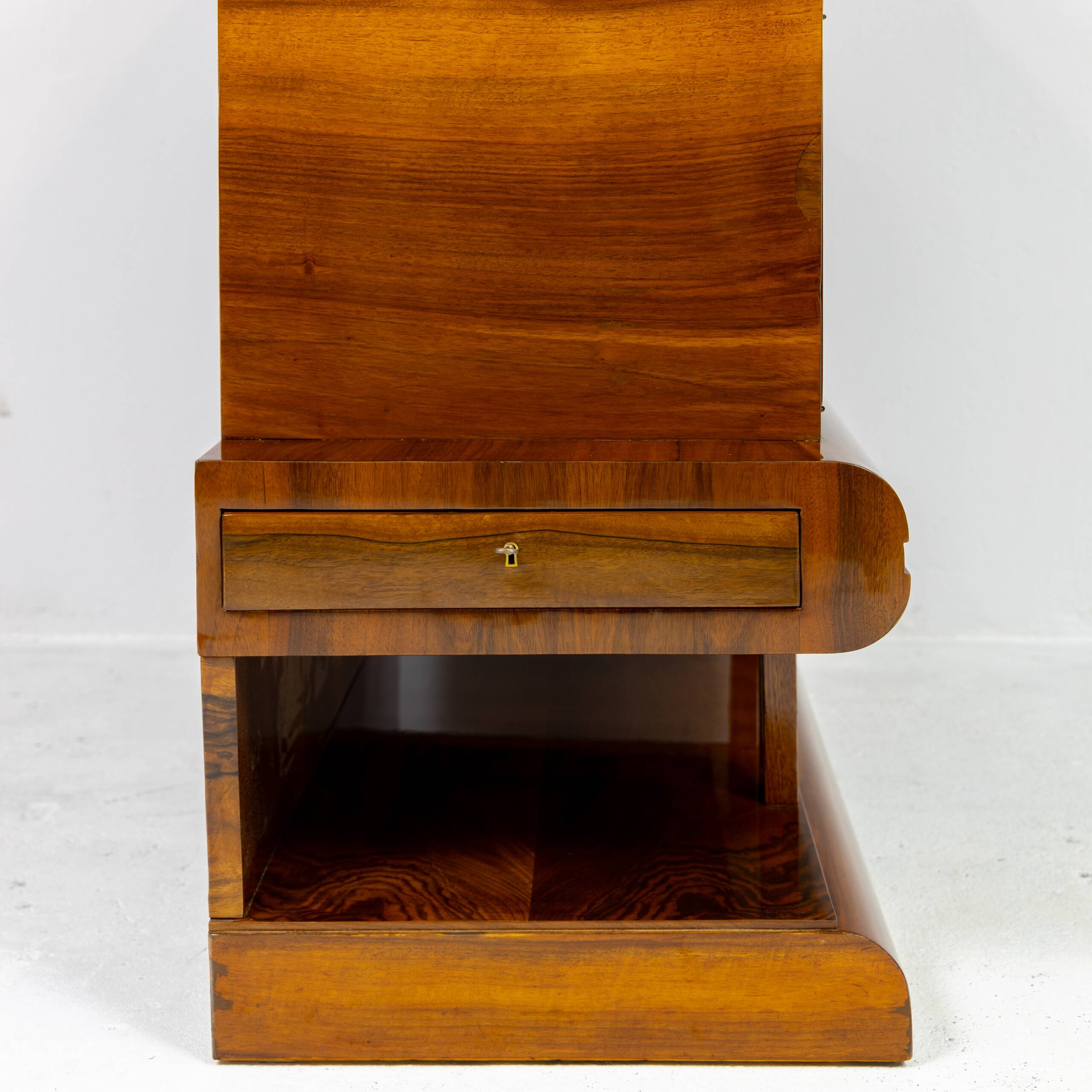 Art Deco bar cabinet in walnut, Wilhelm Mosurski - 1930s