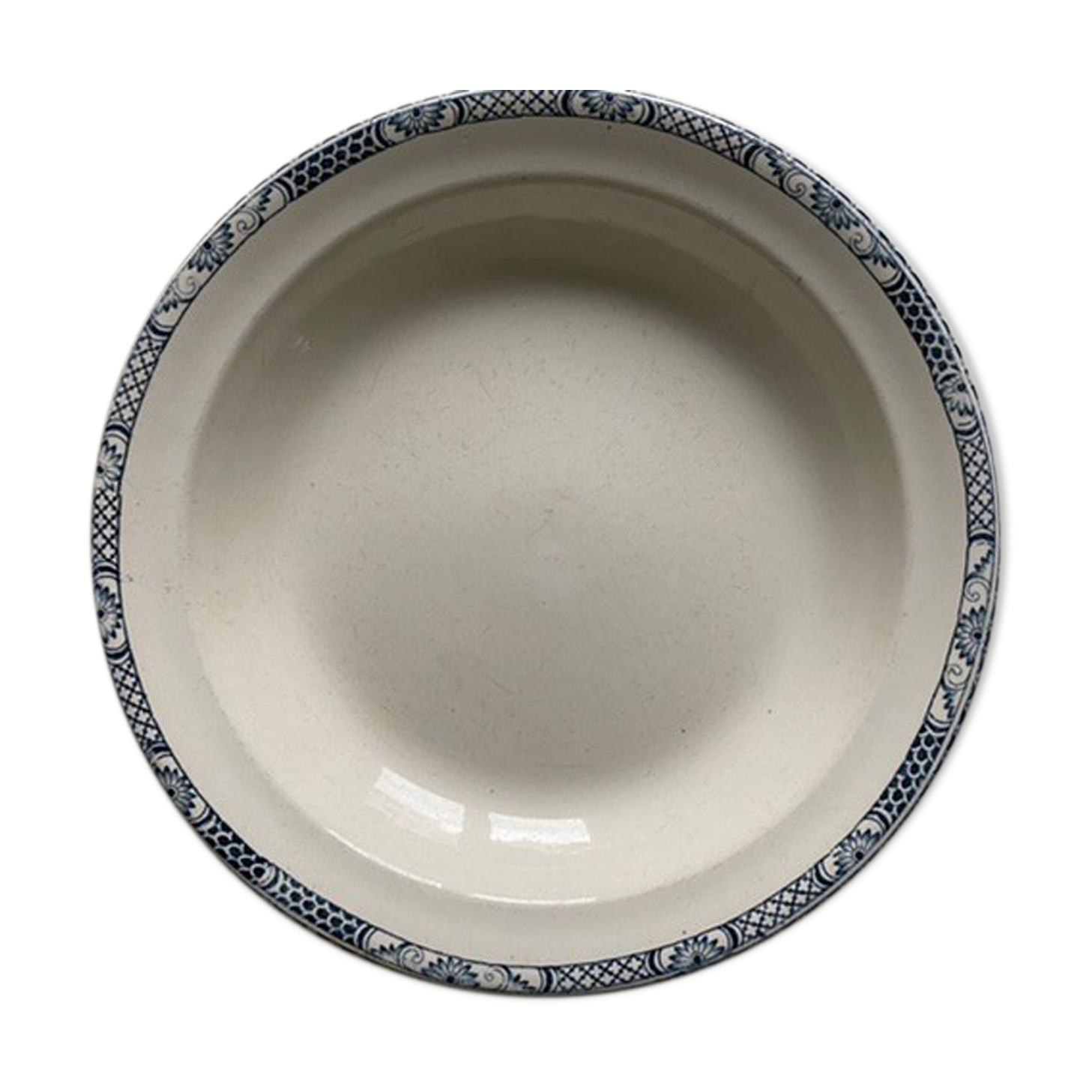 Round serving dish