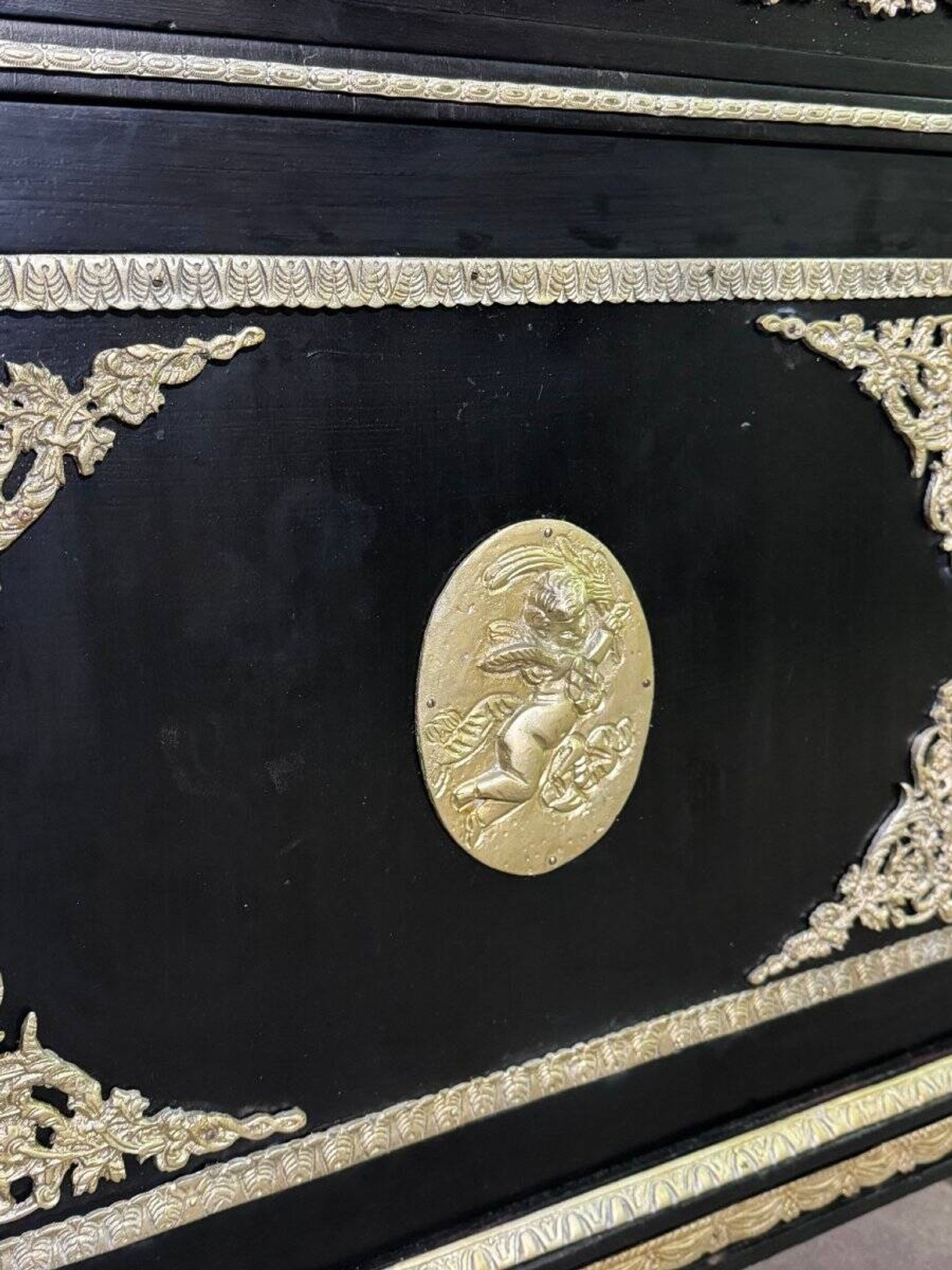 Meuble style Napoléon III "Boulle" en bois laqué